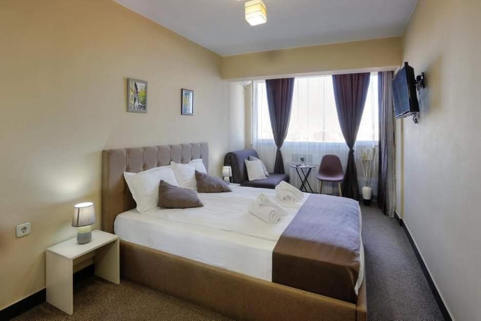 Deluxe Double Room with Extra Bed photo 2