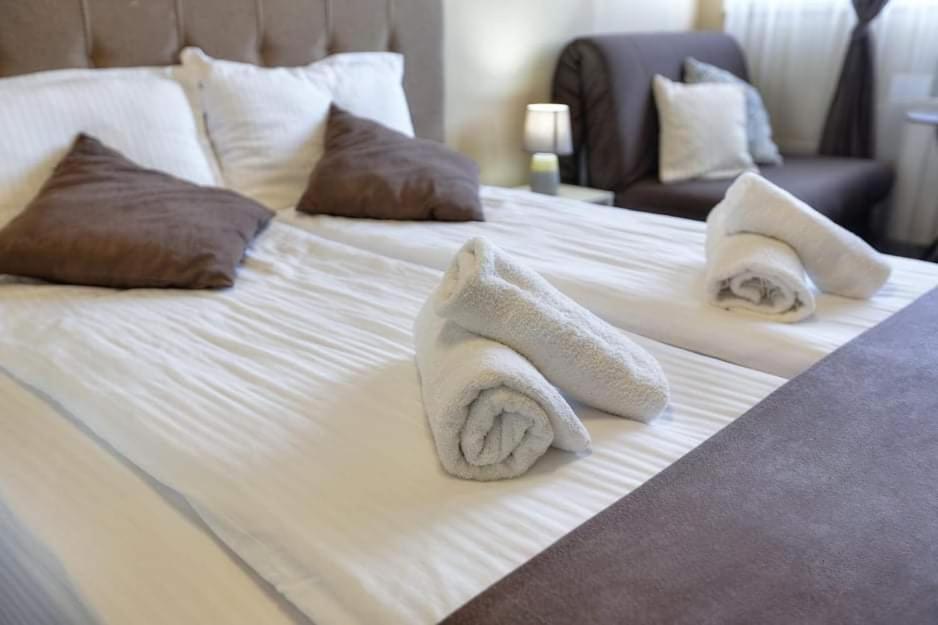 Deluxe Double Room with Extra Bed photo 3