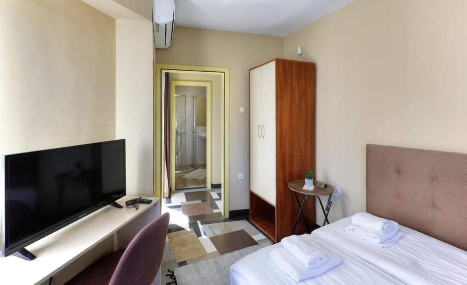Deluxe Double Room with Balcony photo 3