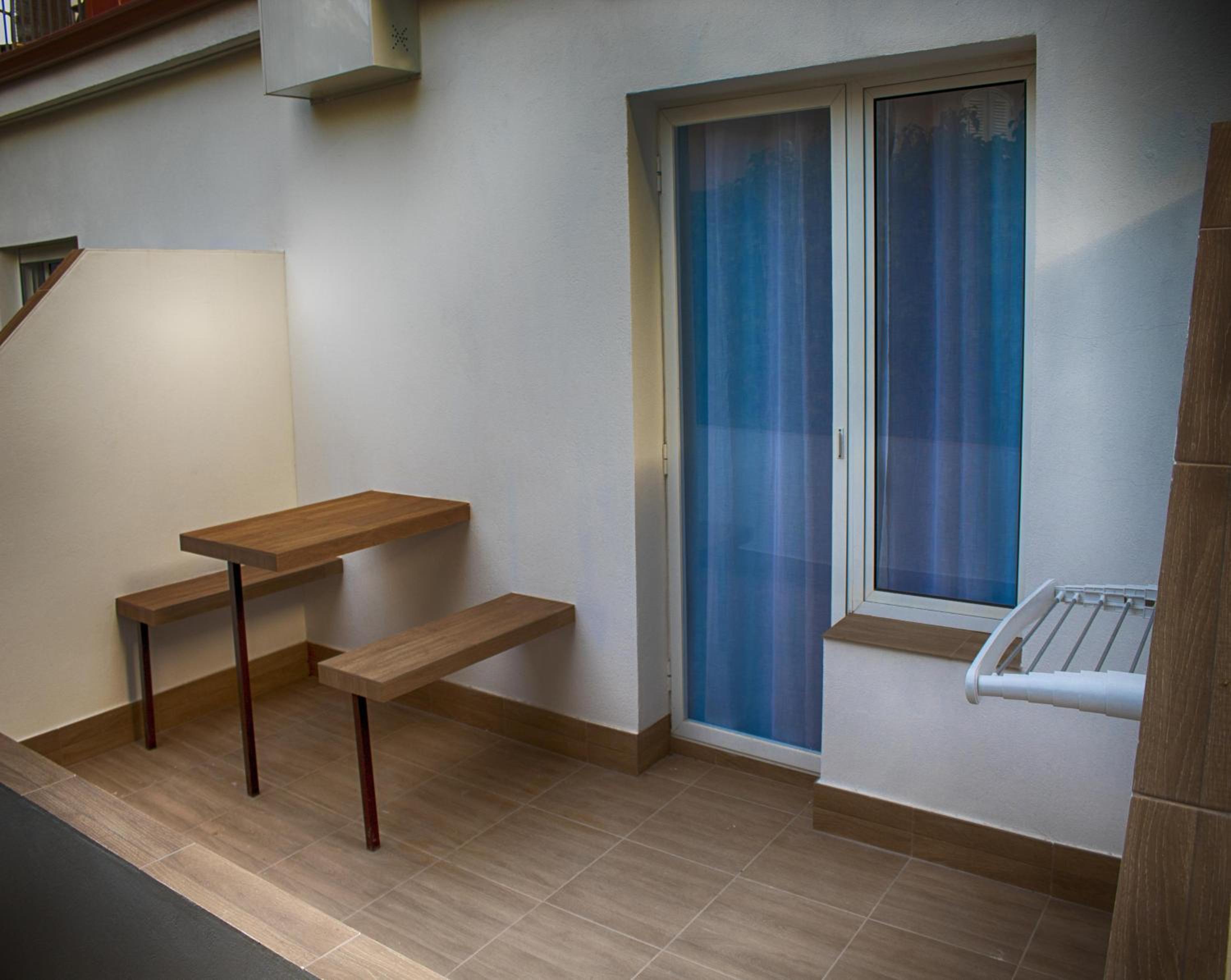 Double Room with Terrace with Free Airport Shuttle - Photo 20
