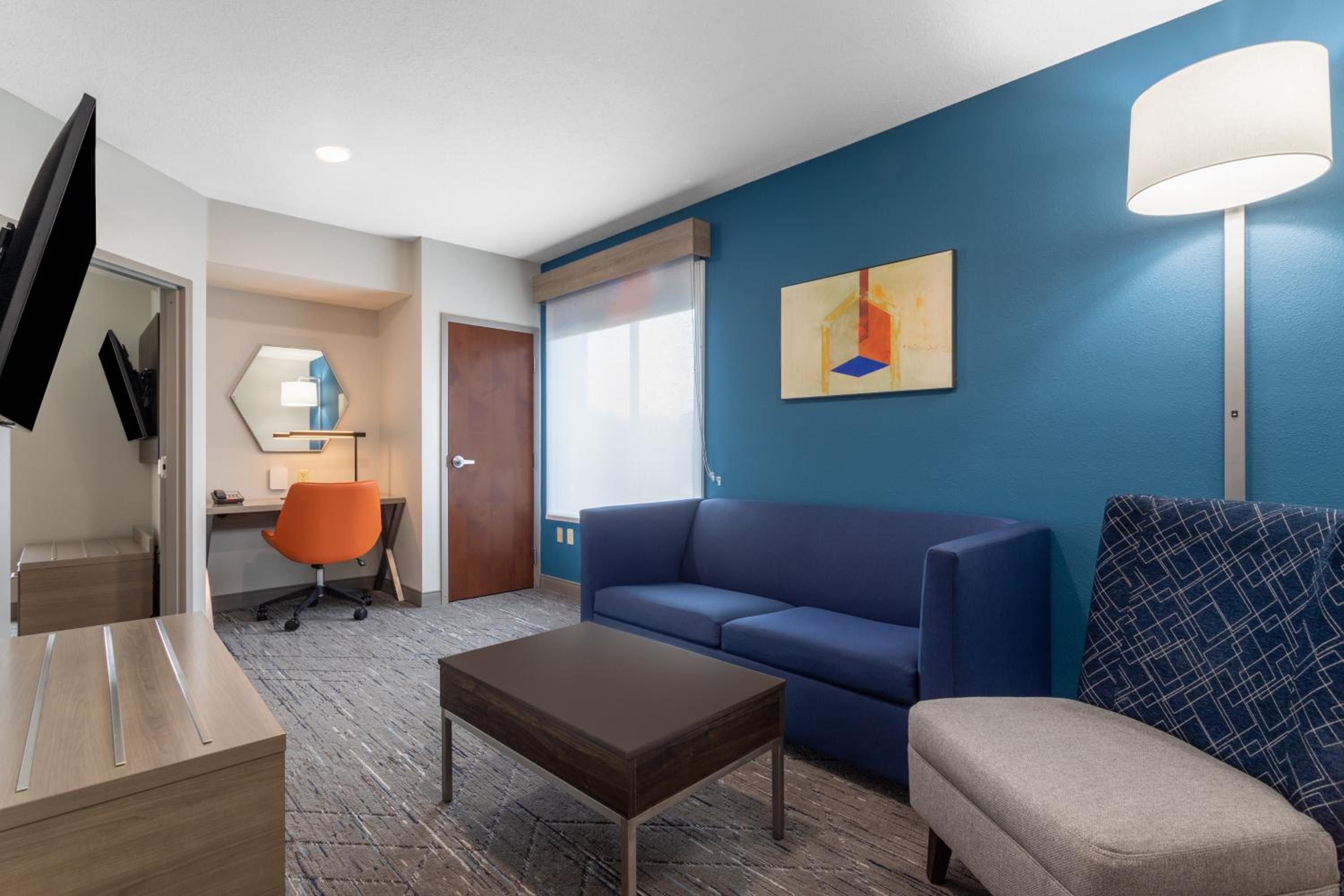 King Suite with Sofa Bed - Photo 4