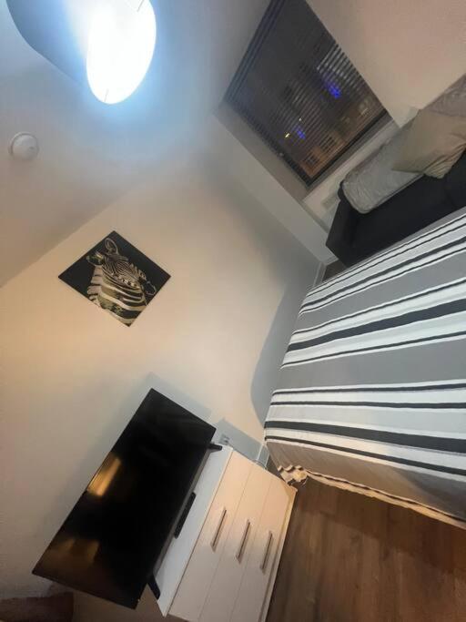 One-Bedroom Apartment - Photo 3