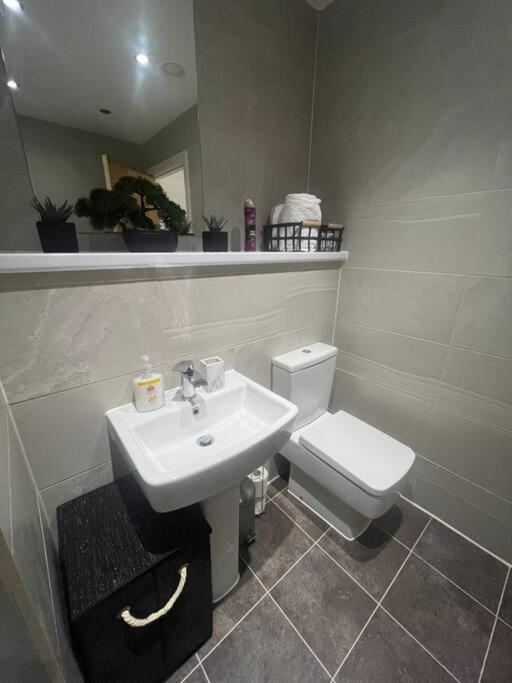 One-Bedroom Apartment - Photo 9