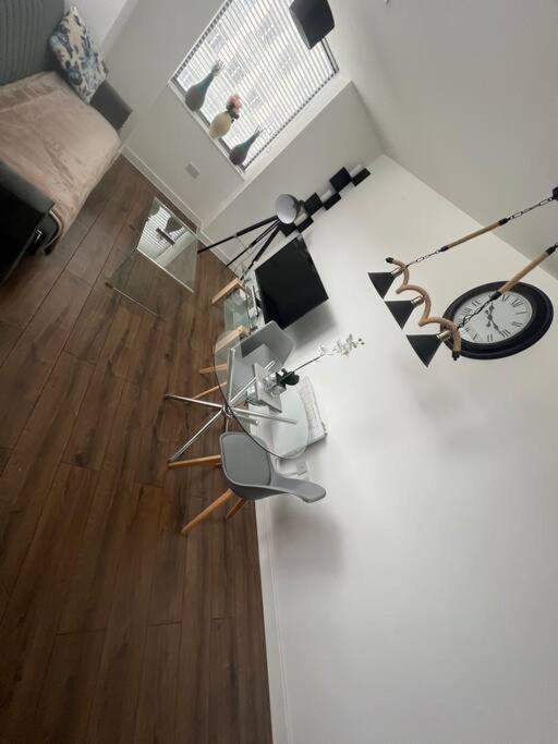 One-Bedroom Apartment - Photo 11