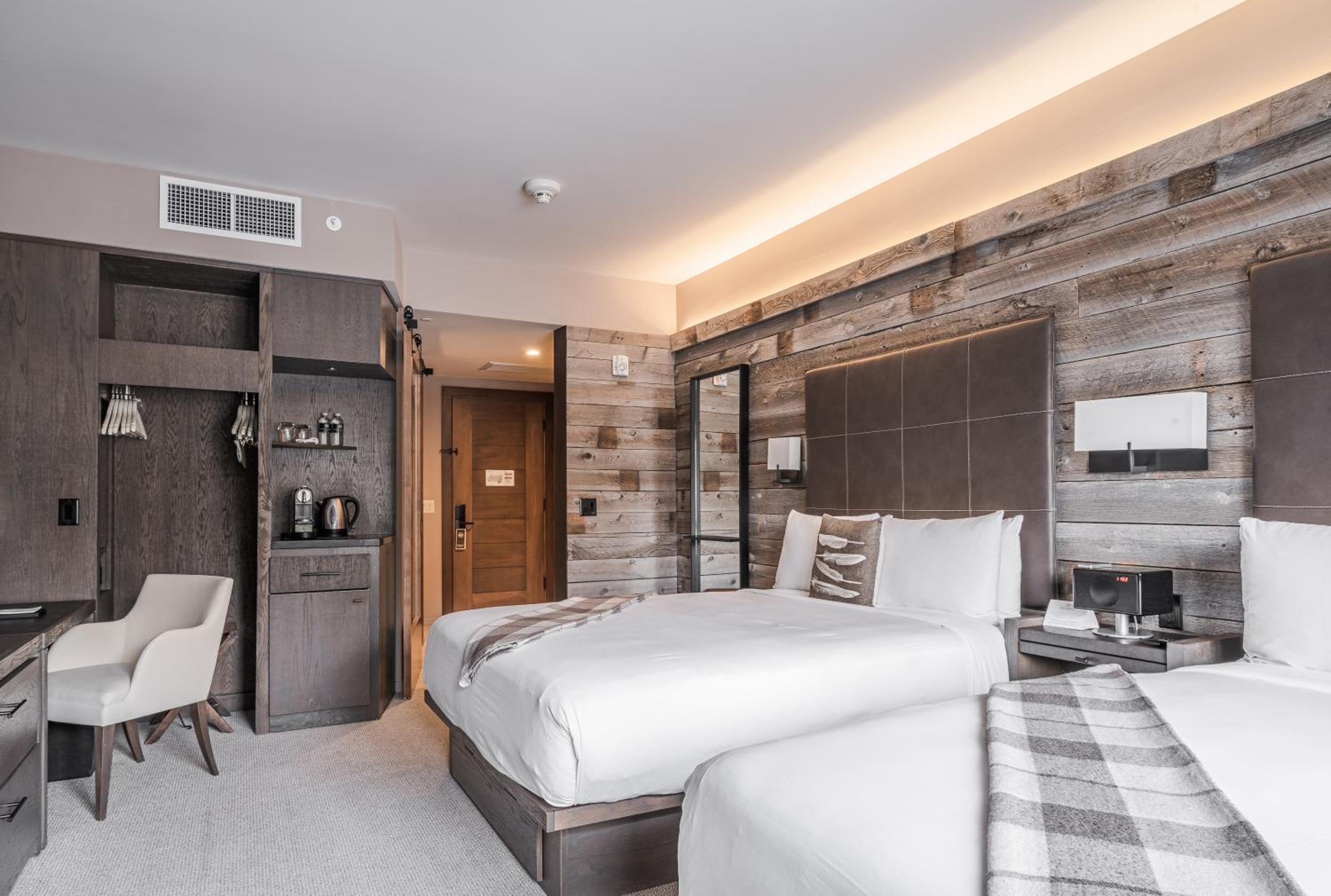 Superior Double Queen Room