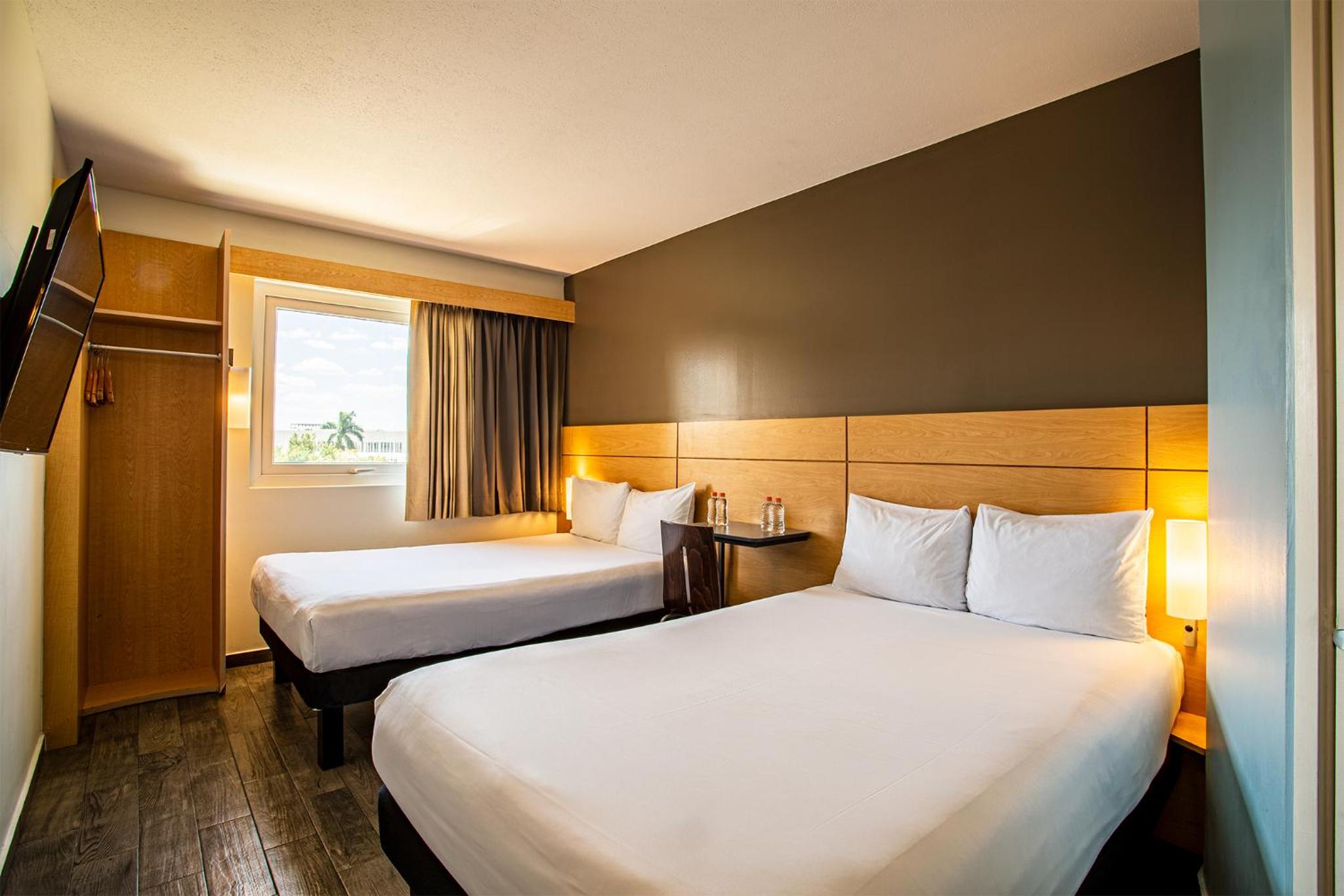 Double Room with Two Double Beds - Photo 3