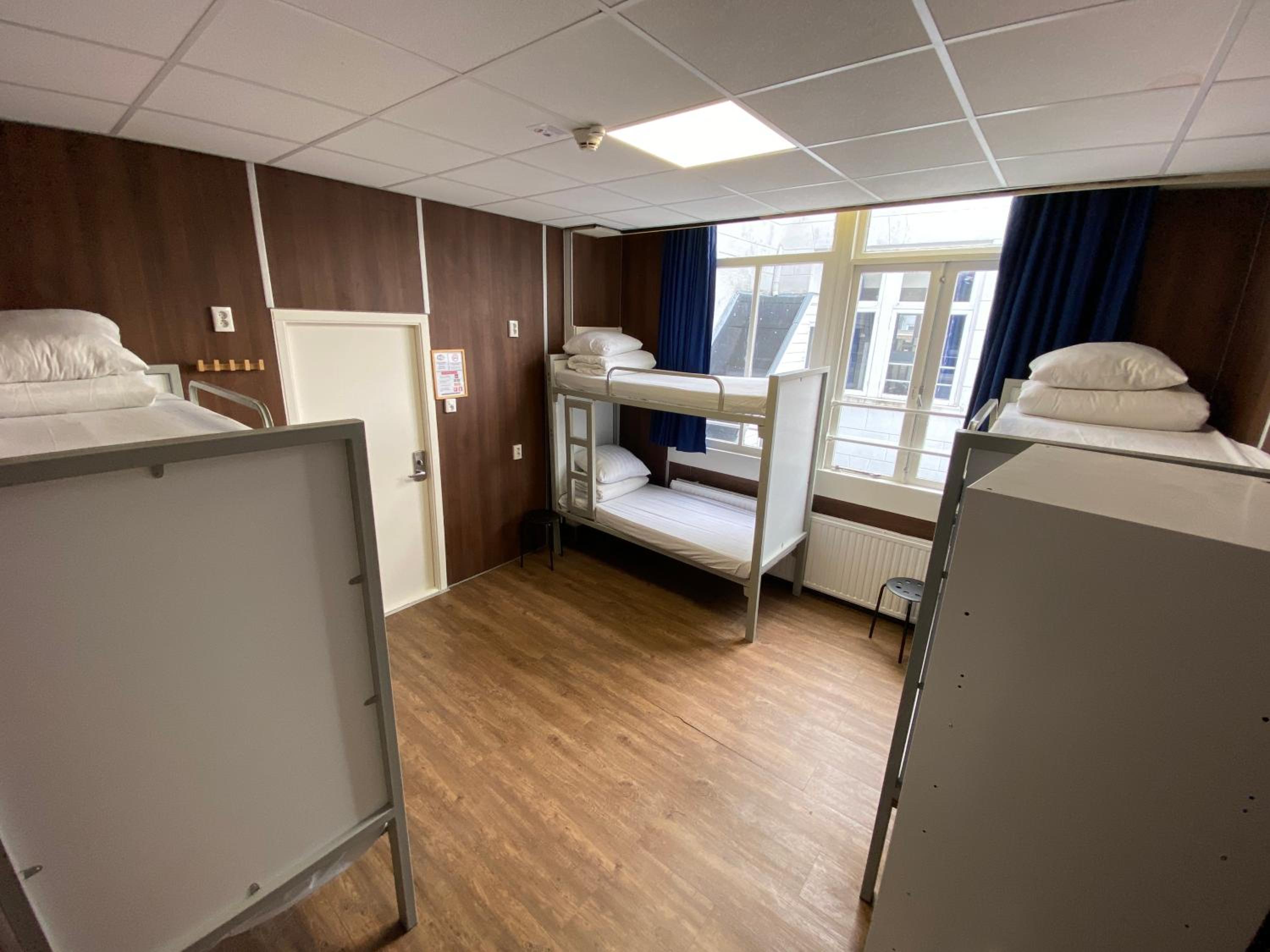 Bunk Bed in 6-Bed Mixed Dormitory Room photo 1