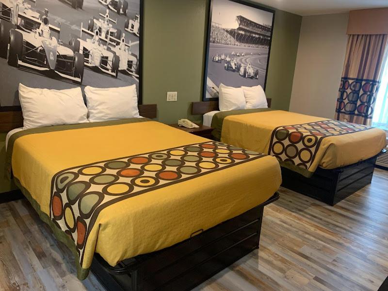 Queen Room with Two Queen Beds - Non-Smoking - Photo 3
