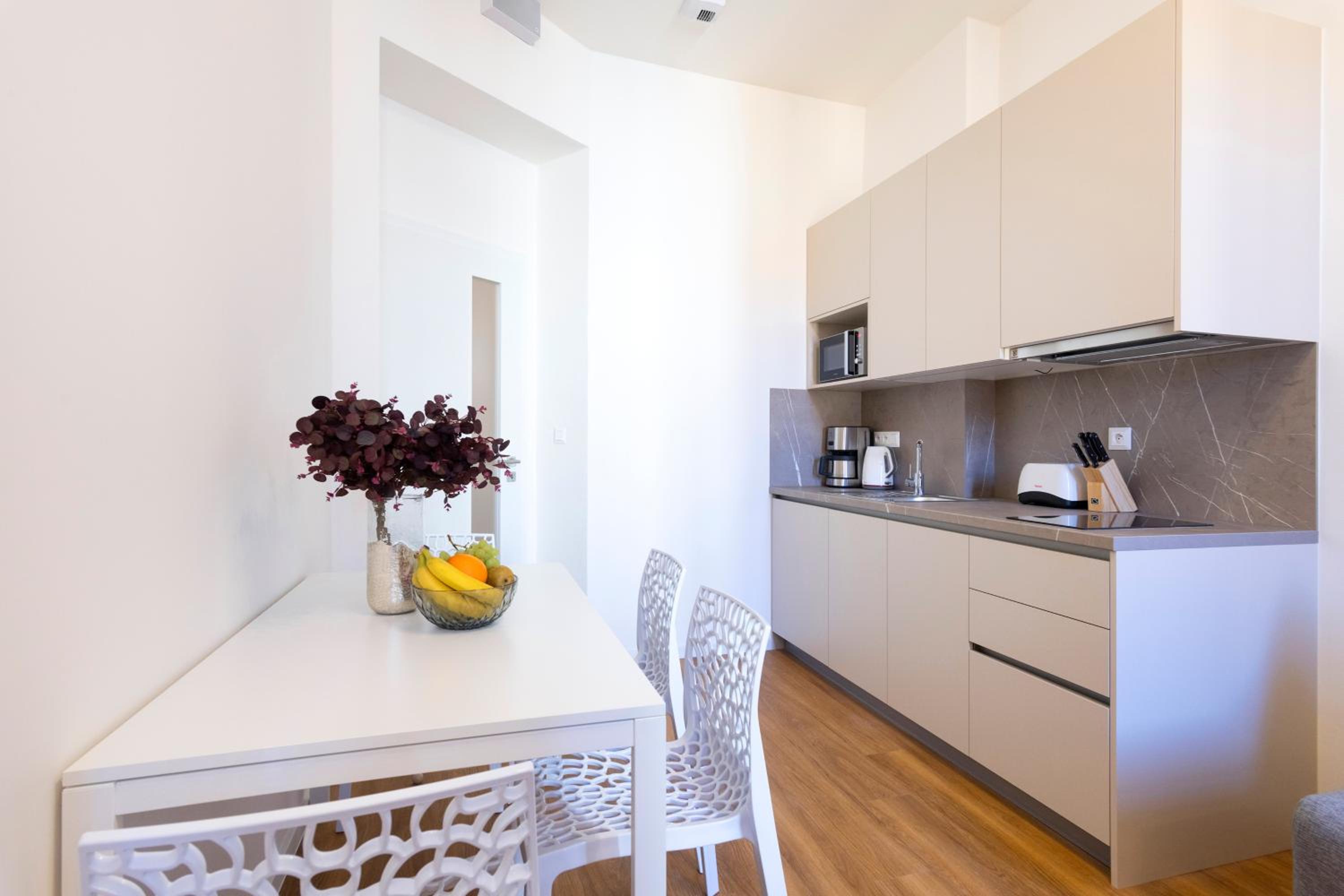 Deluxe Apartment with Balcony