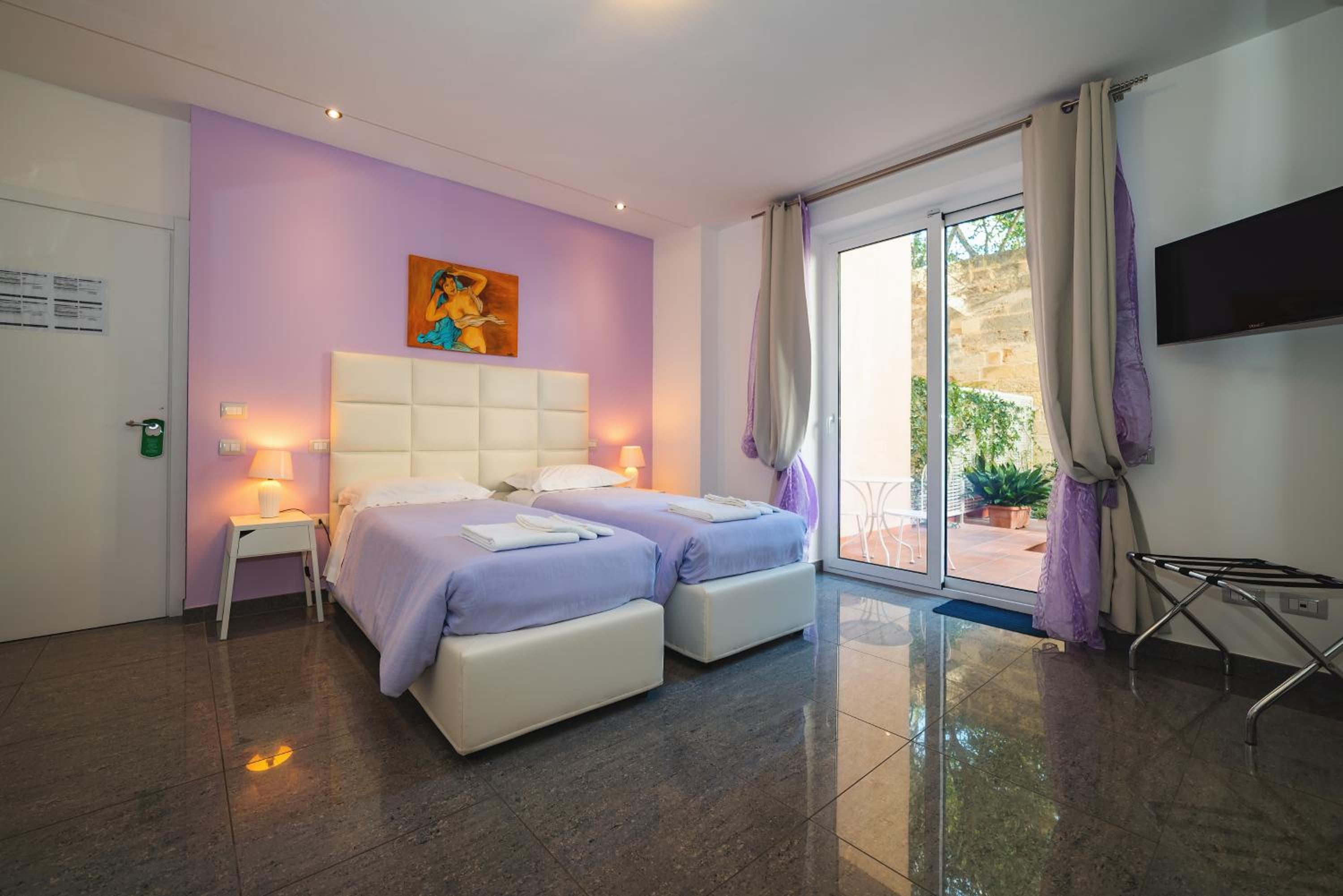 Queen Room with Garden View