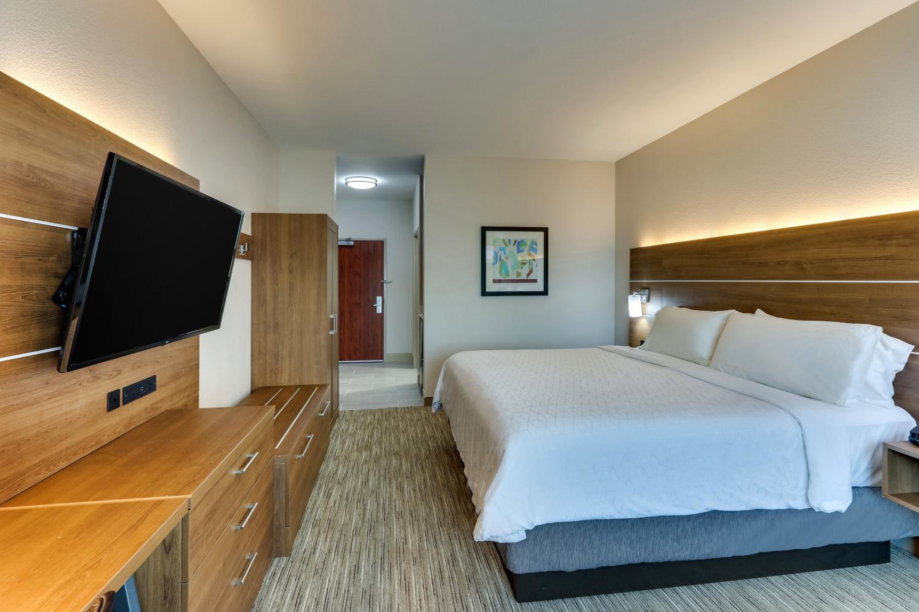Standard King Room - Photo 3