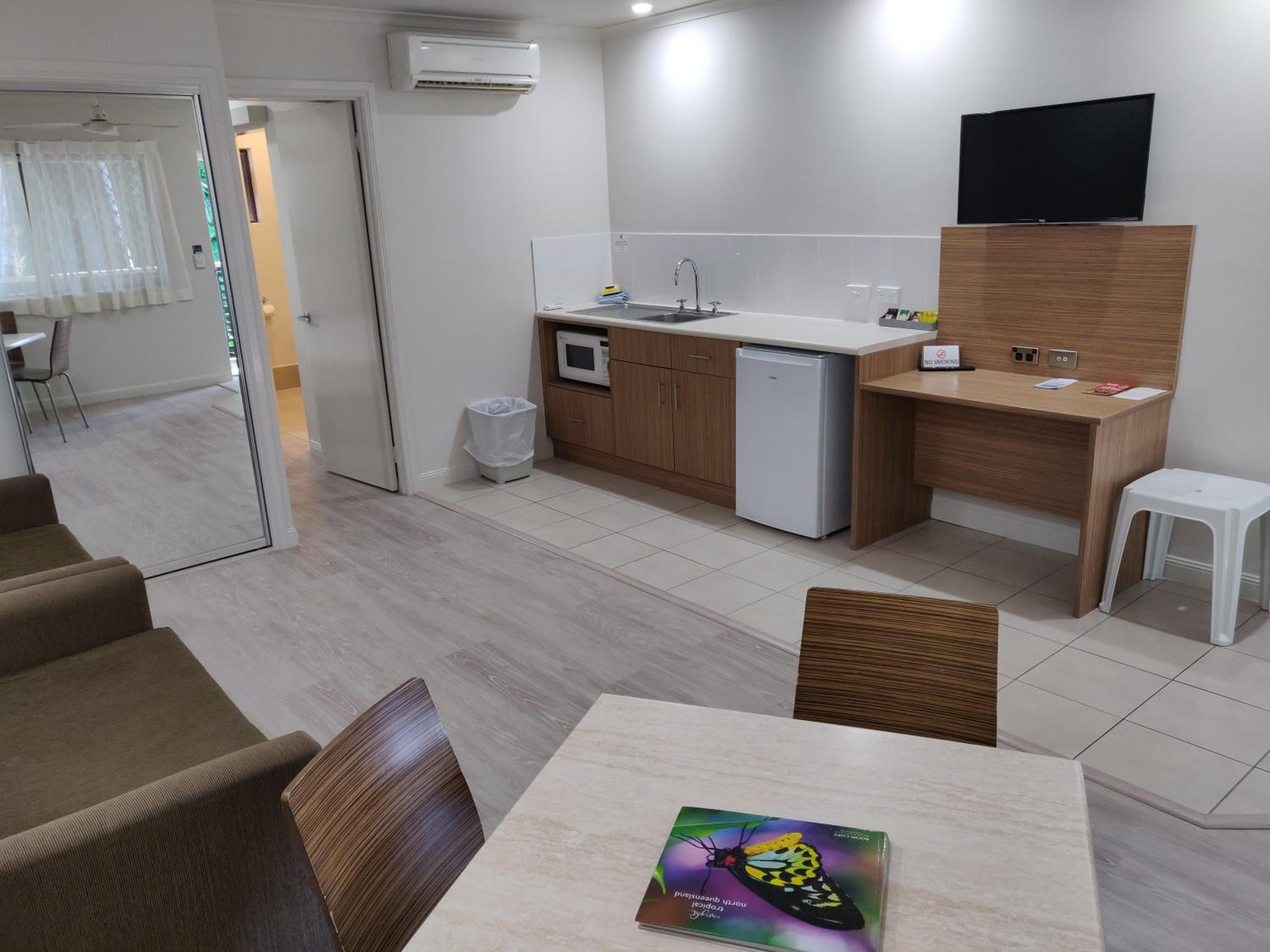 Studio FAMILY Room (2 Sofa Beds & Kitchenette) - Photo 8