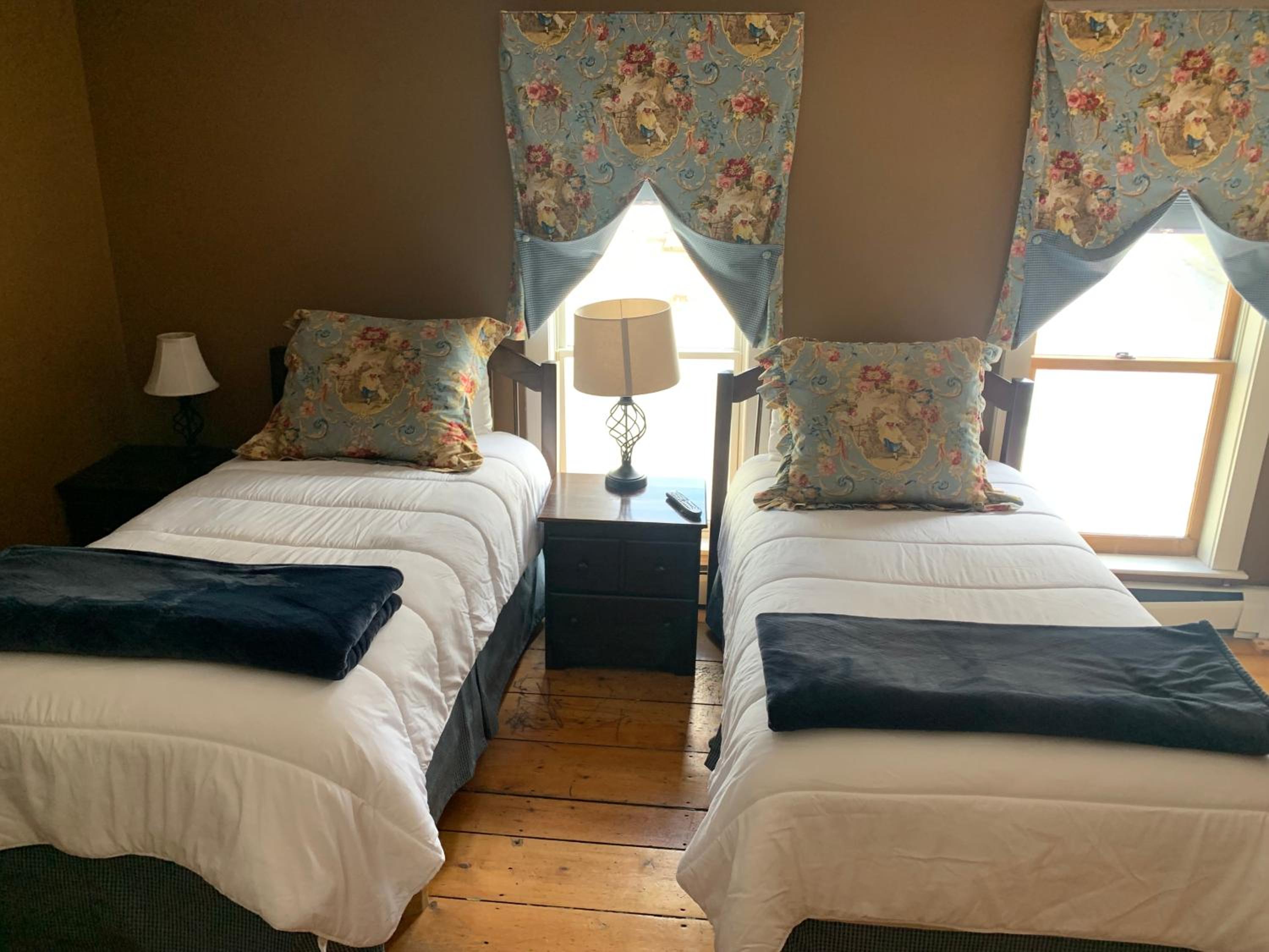 Twin Room with Two Single Beds - Non Smoking photo 1