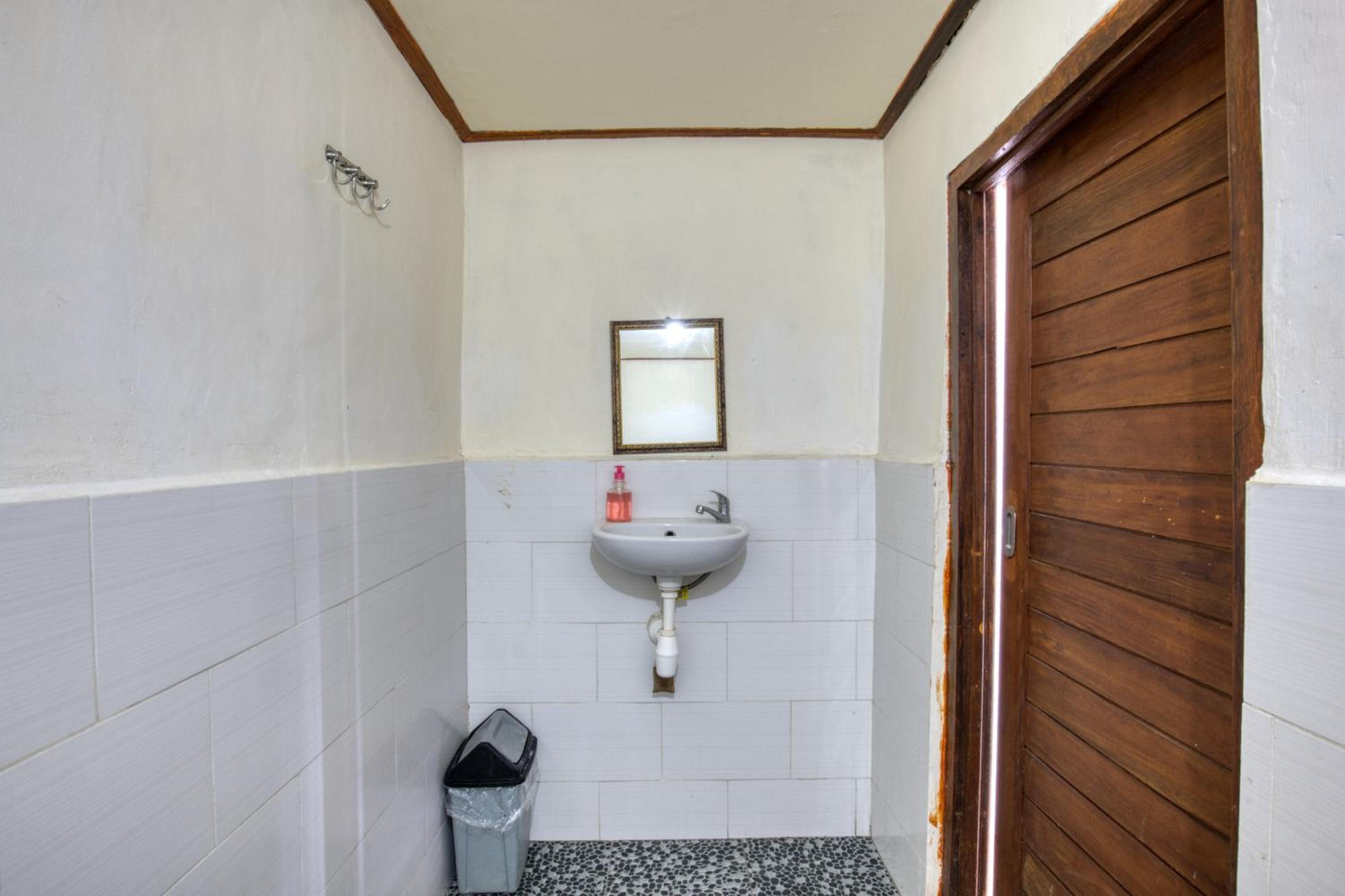 Double Room with Balcony and Sea View - Photo 8