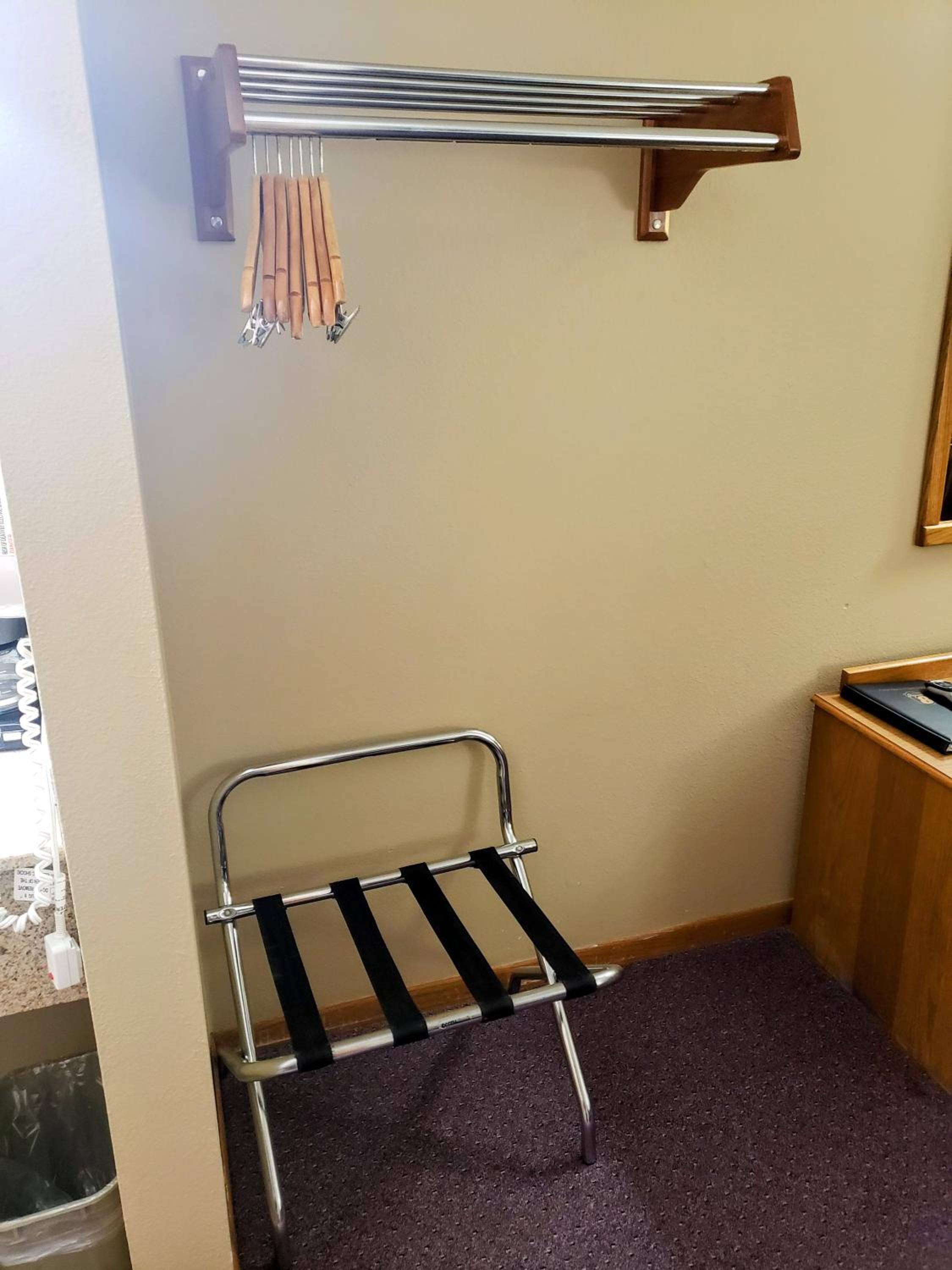 Queen Room - Non-Smoking photo 2