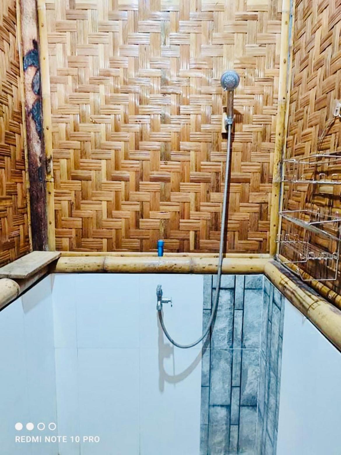 Quadruple Room with Bathroom - Photo 20