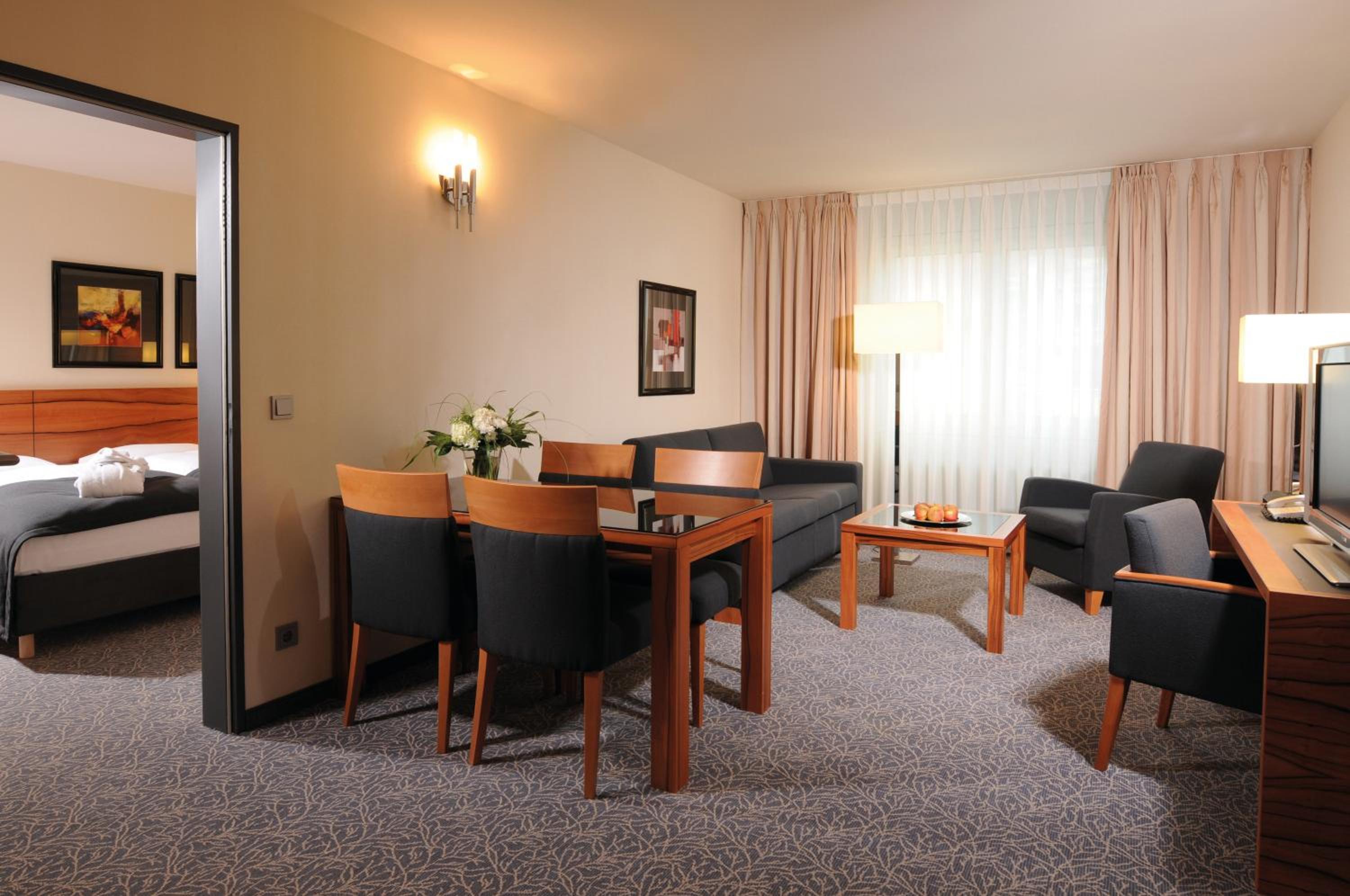 Senior Suite - Photo 1