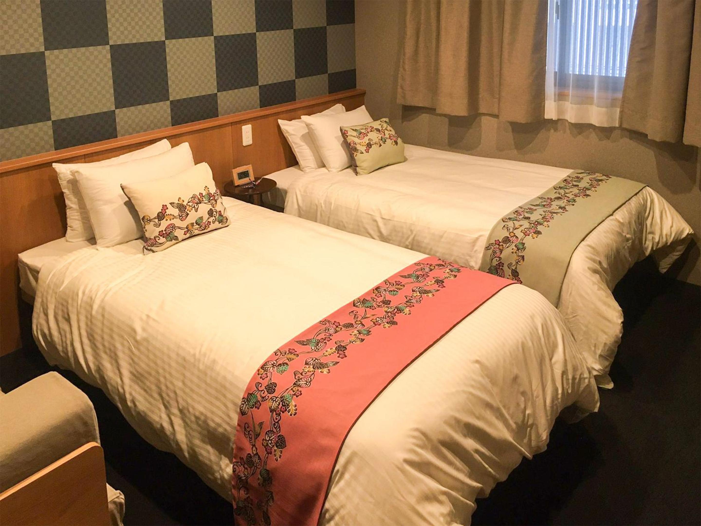 Twin Room with Shower - Photo 5