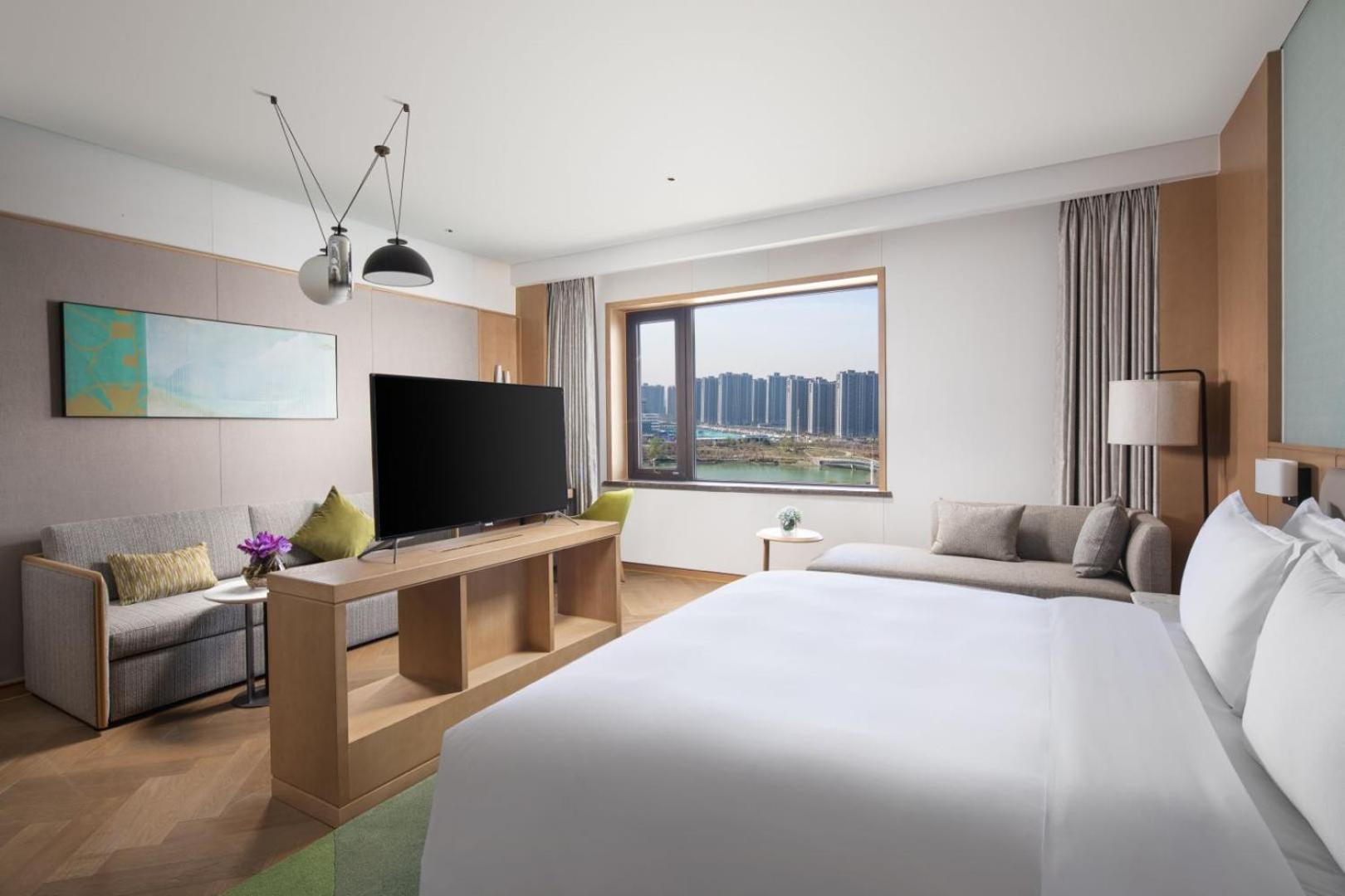 Premium King Room - Photo 2