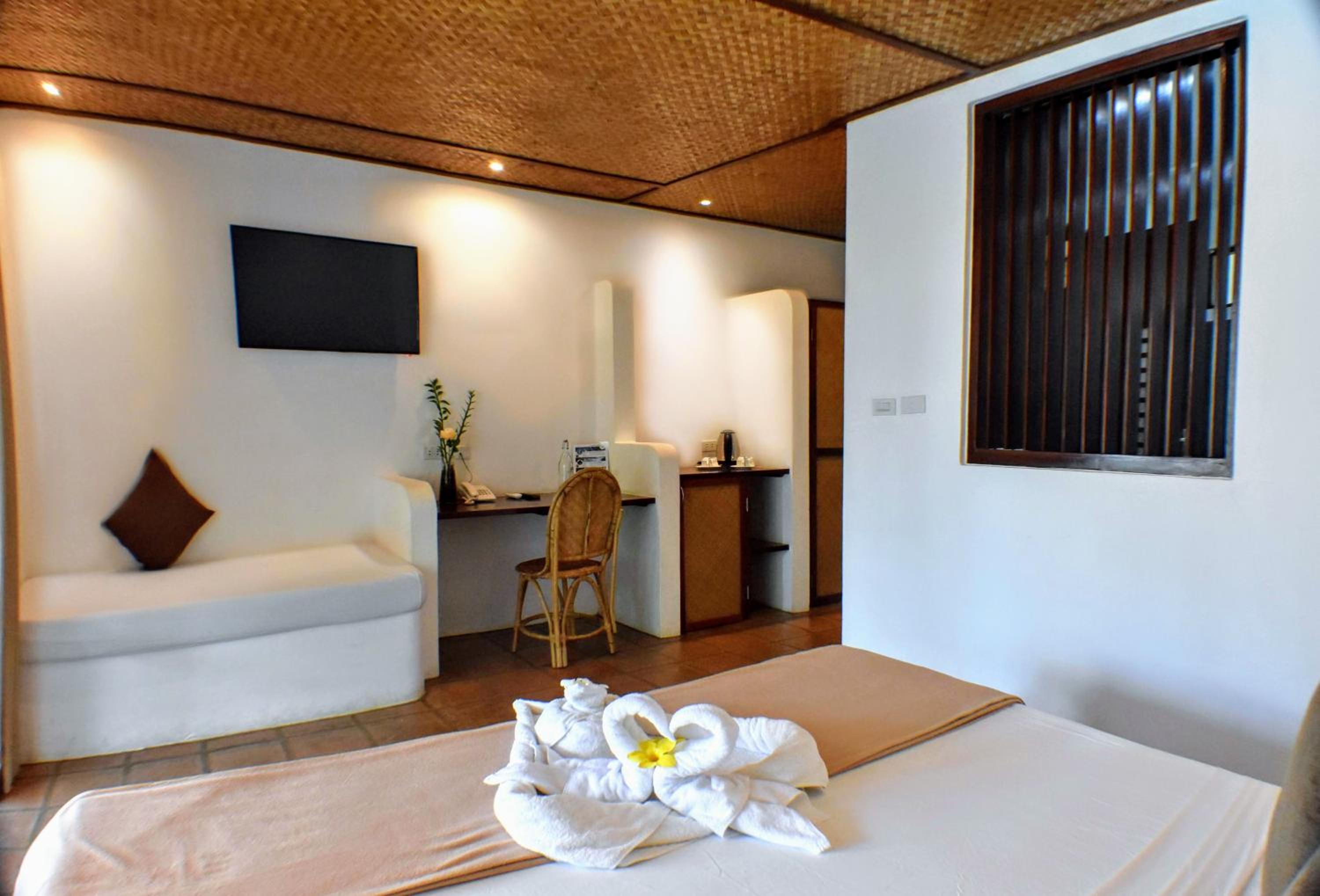 Double Room with Balcony - Photo 5