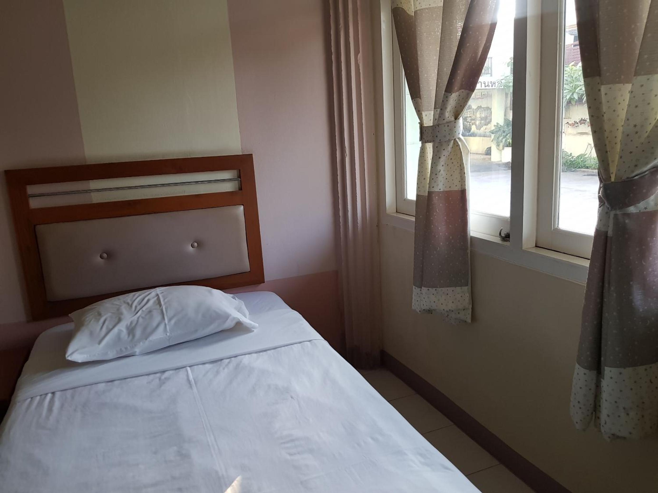 Standard Twin Room photo 3