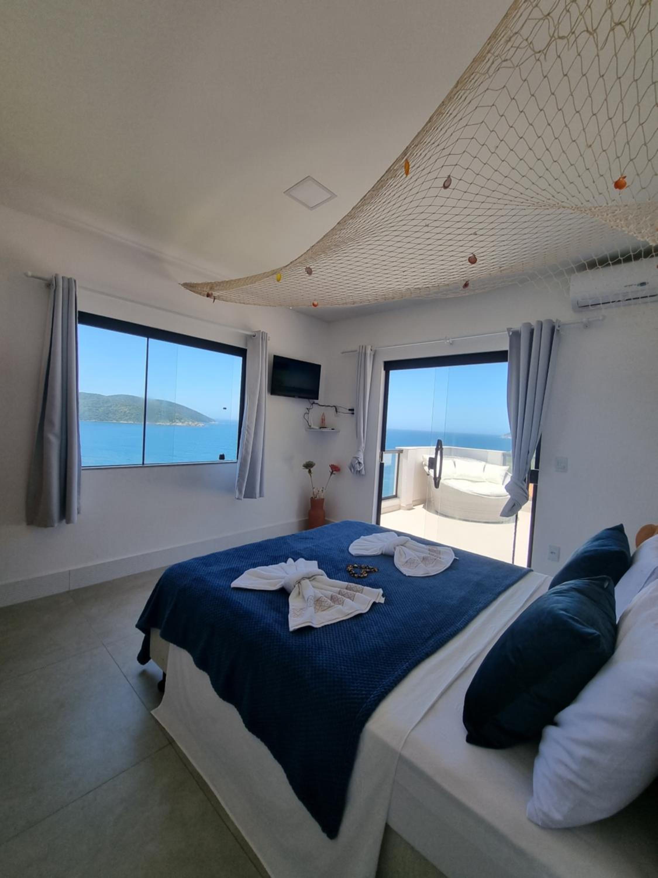 Queen Suite with Sea View - Photo 16