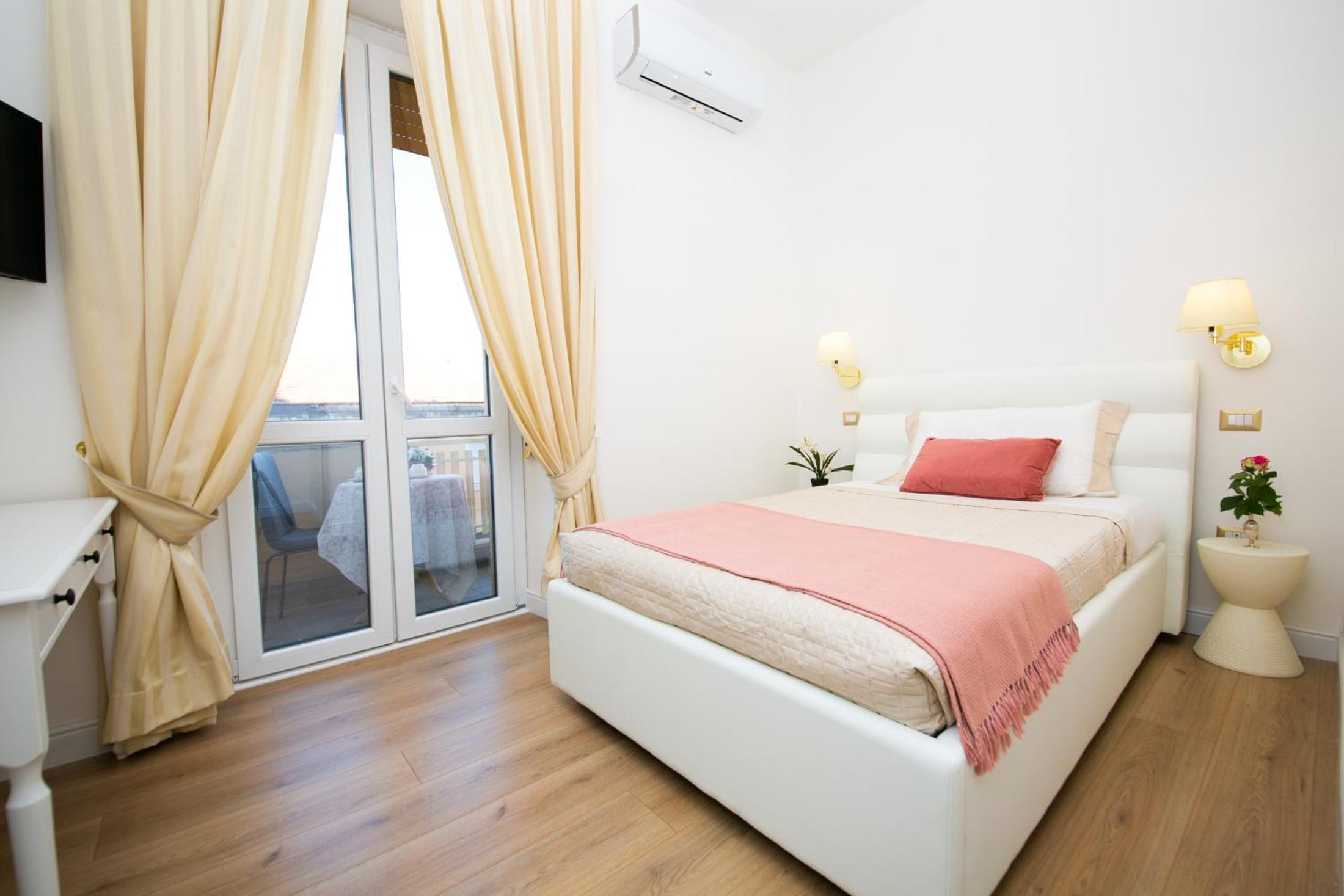 Single Room with Balcony photo 3