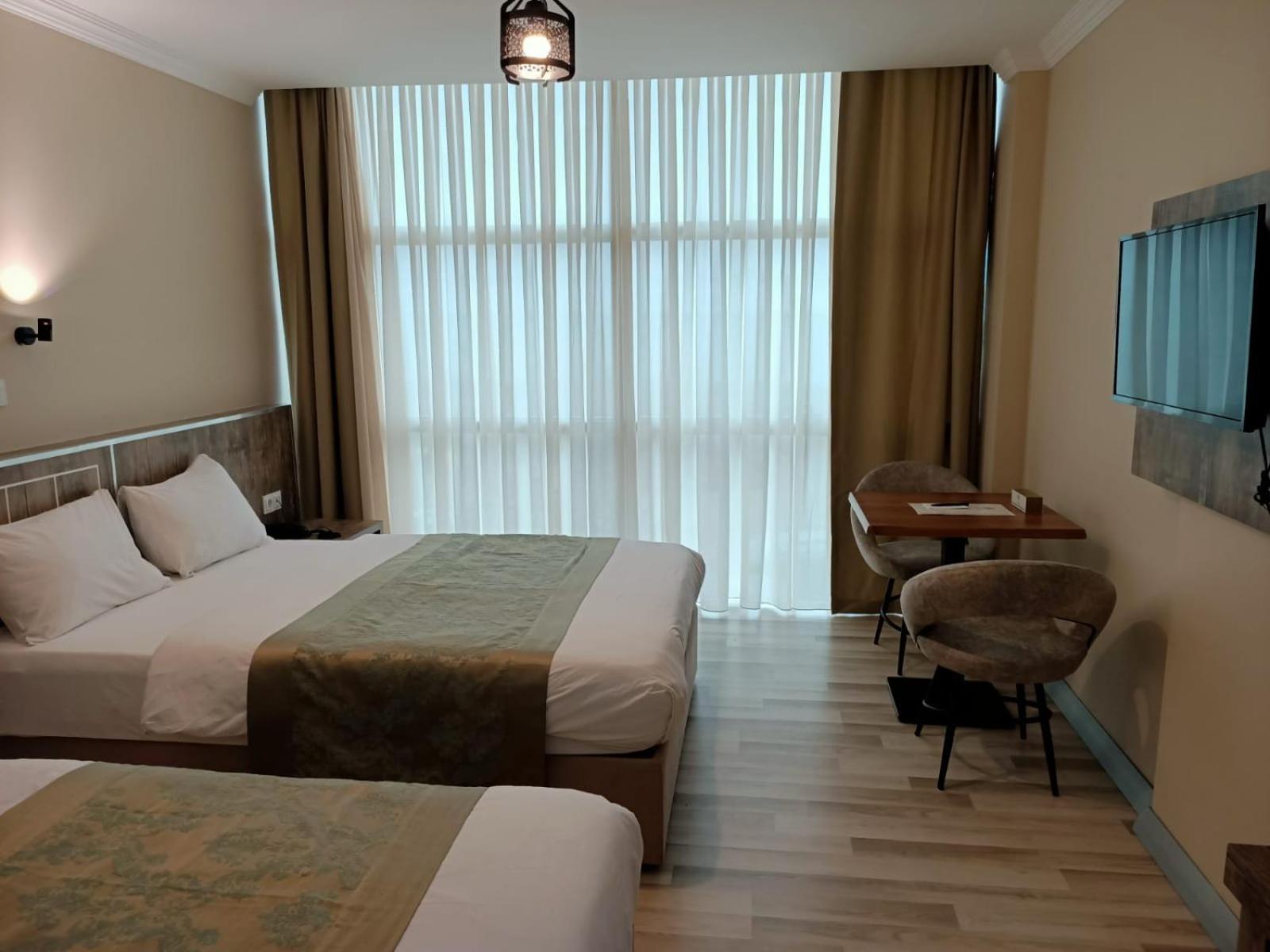 Deluxe Double Room (2 Adults + 1 Child) photo 2