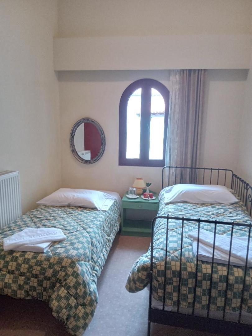 Standard Twin Room with Garden View - Photo 1
