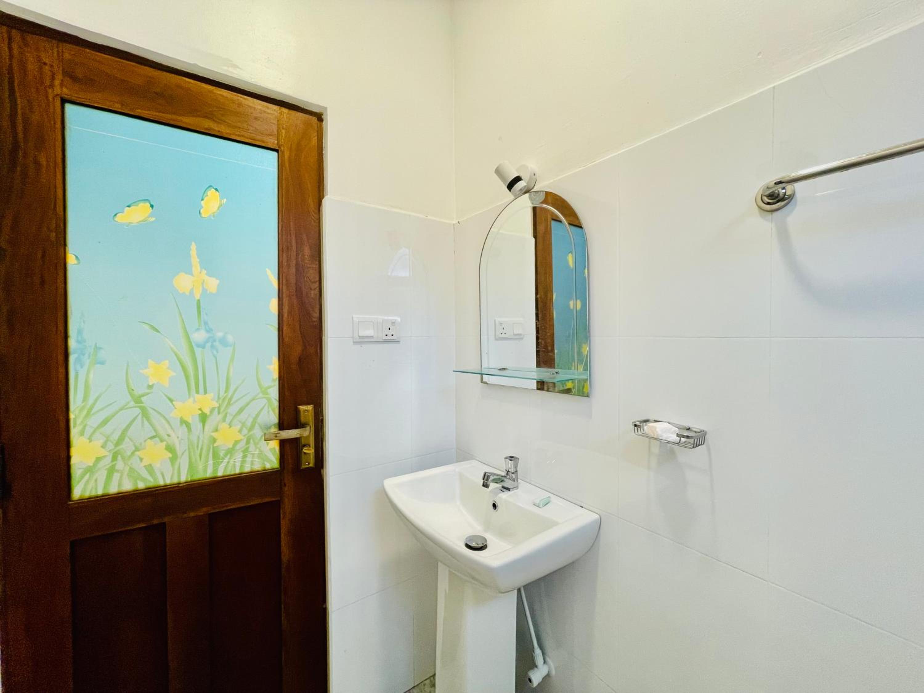 Standard Double Room - Photo 7