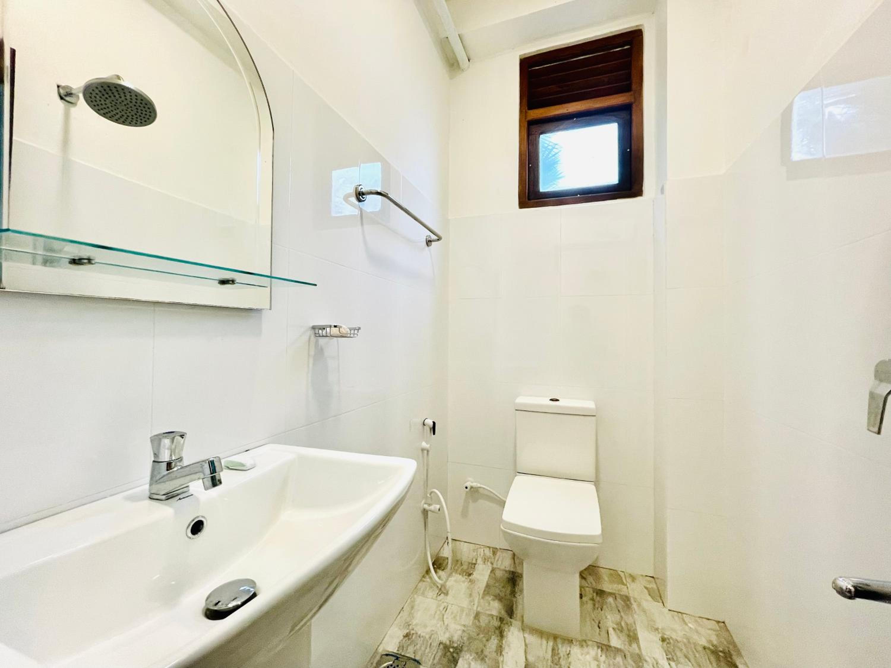 Standard Double Room - Photo 9