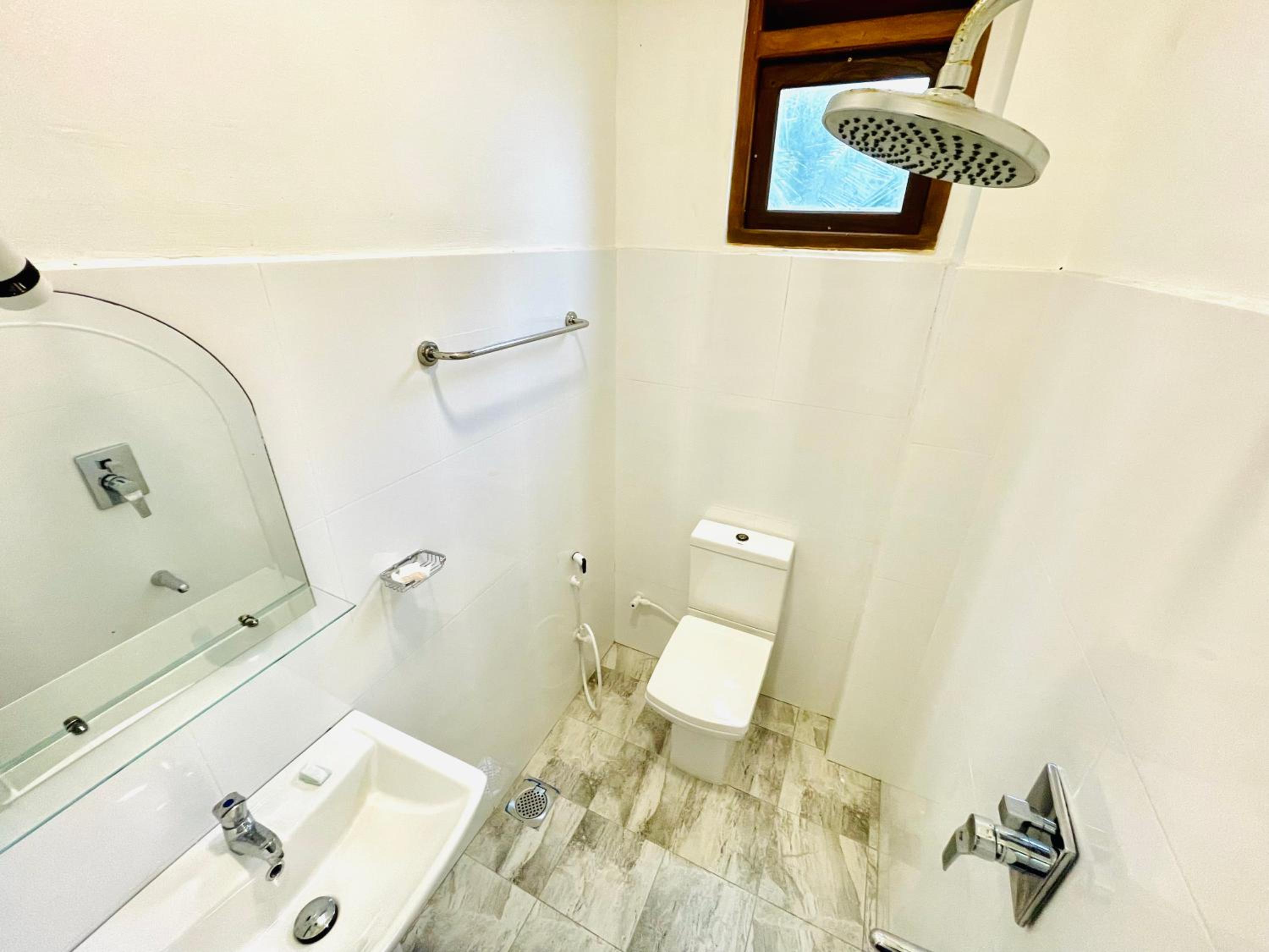 Standard Double Room - Photo 11