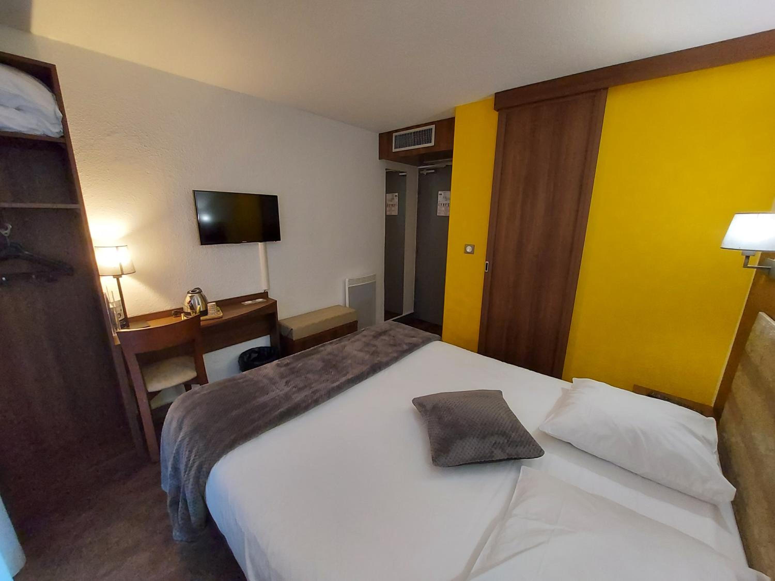 Double Room - Photo 6