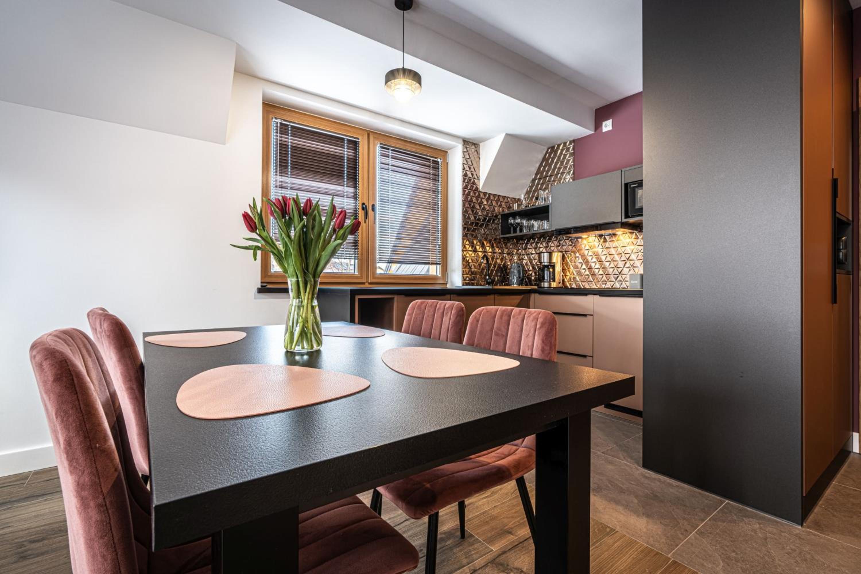 Deluxe Apartment with 2 bedrooms and balcony