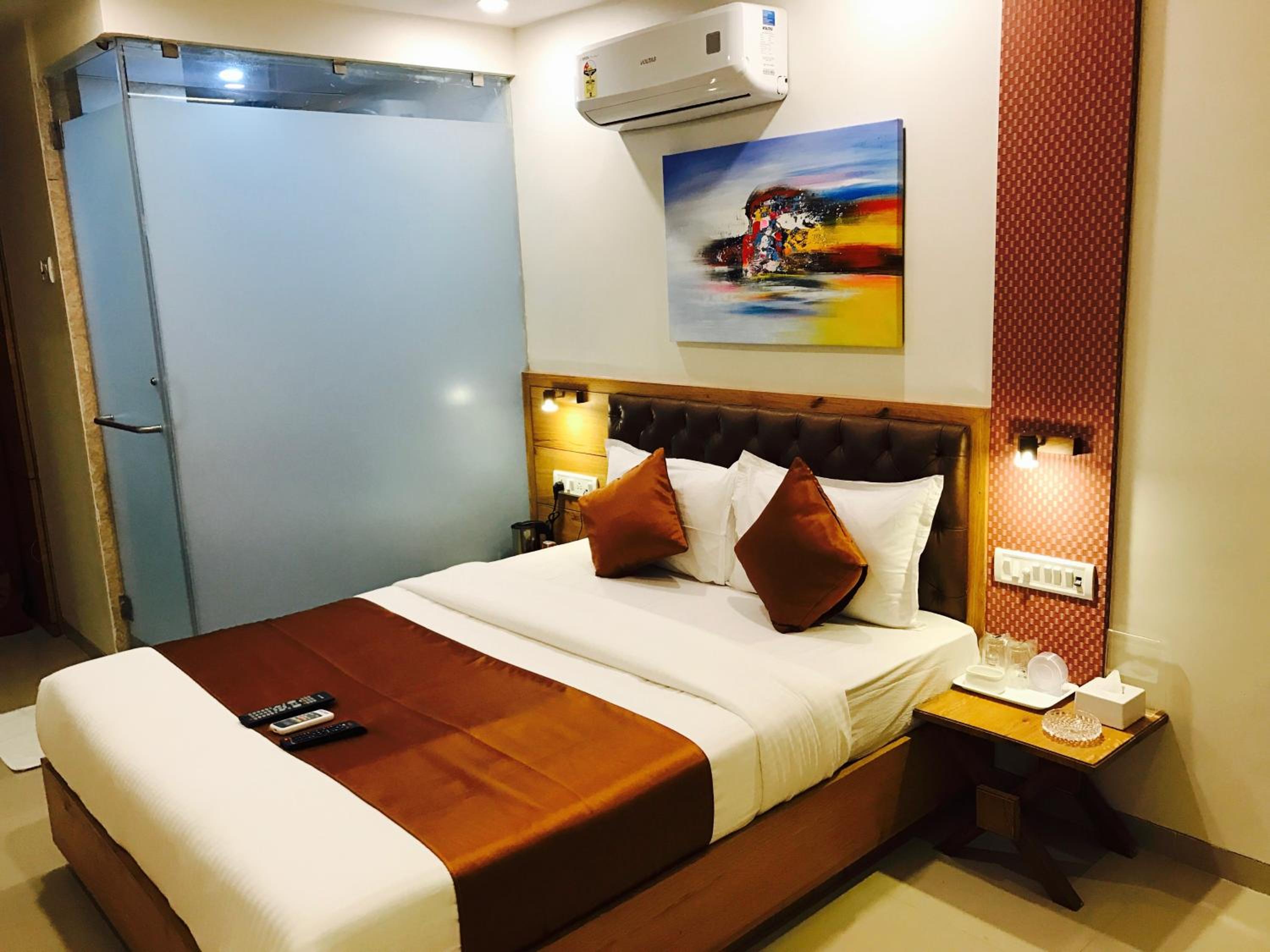 Deluxe Double Room - Photo 11