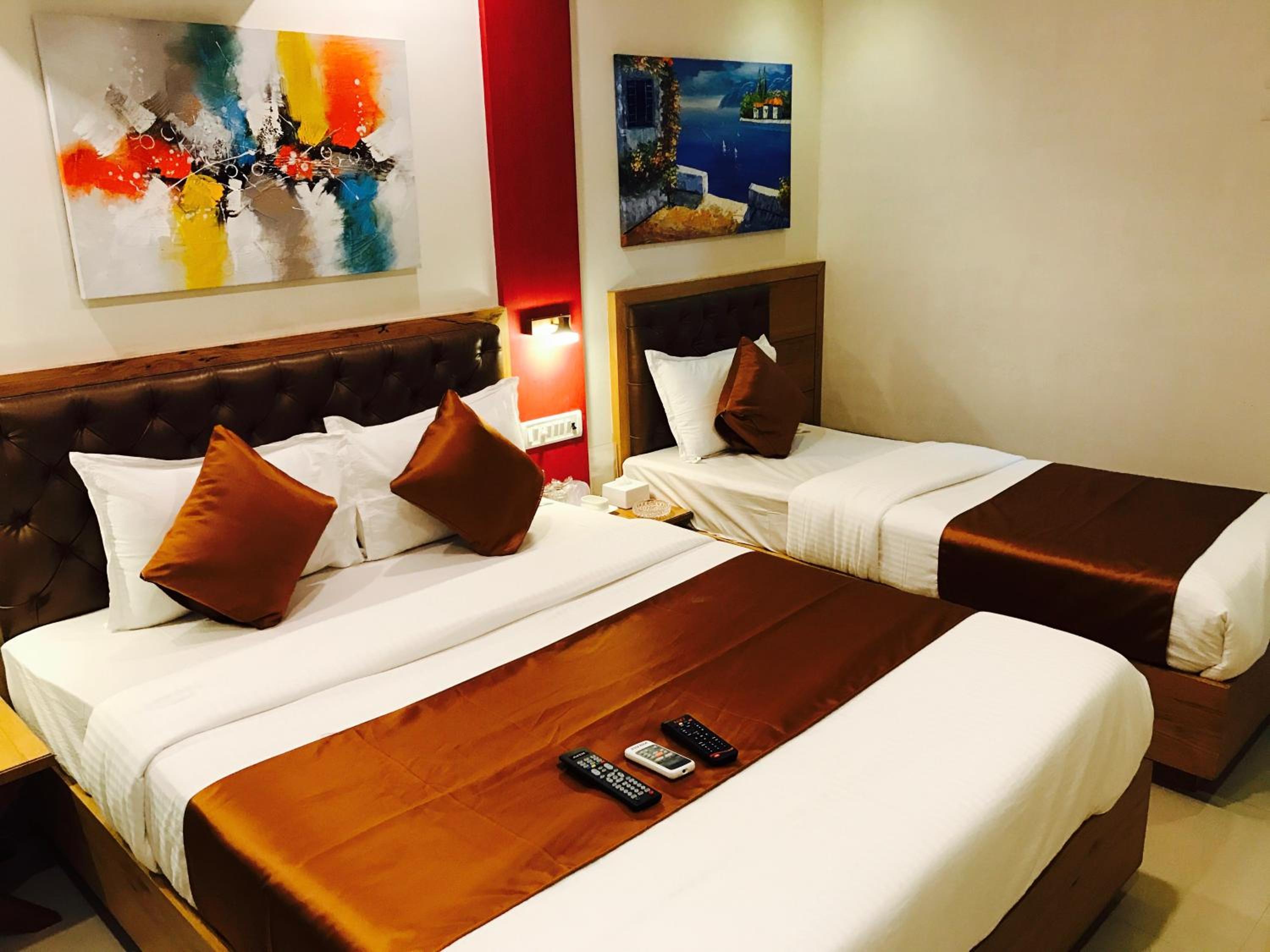 Deluxe Triple Room - Photo 9