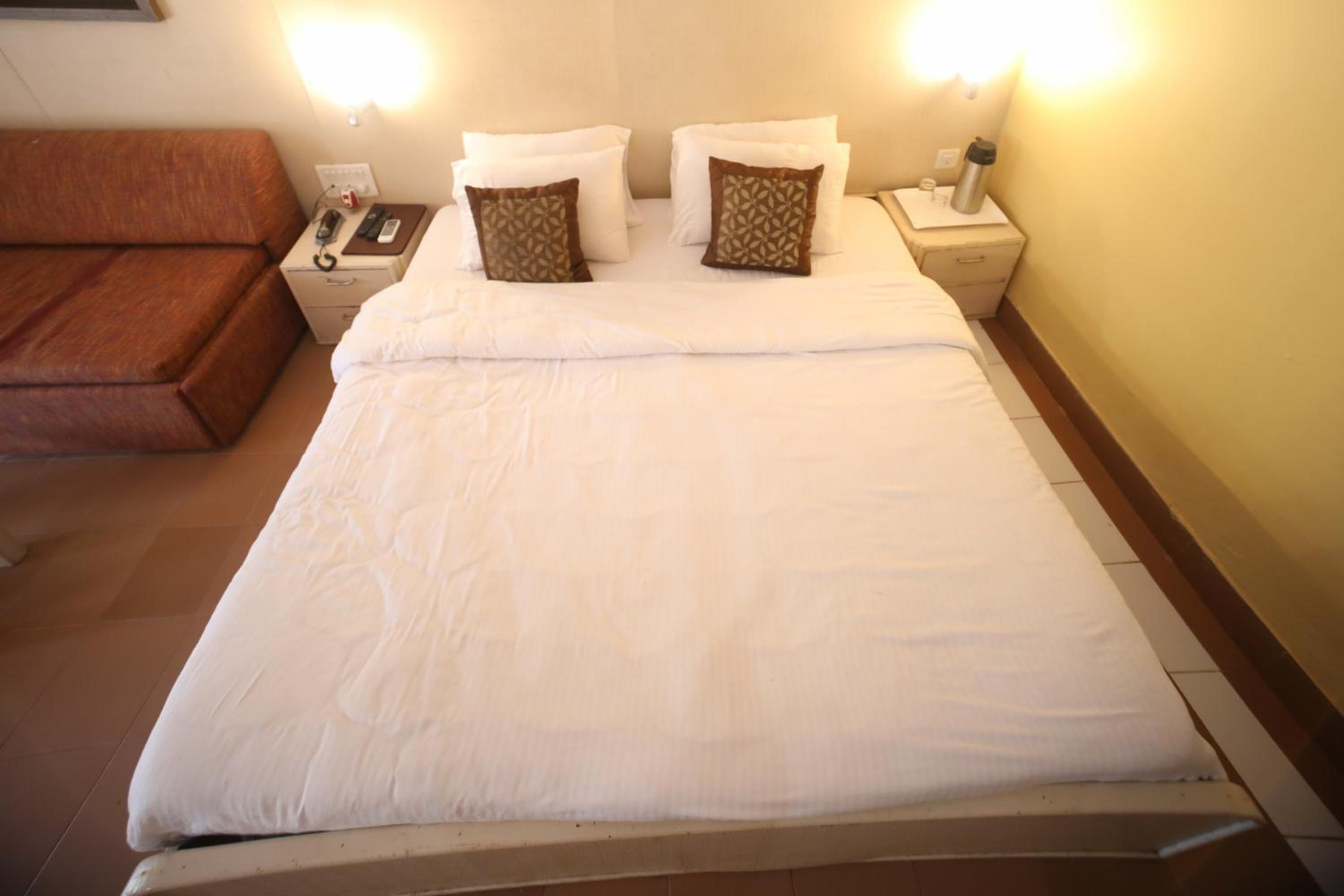 Executive Room with Two Queen Beds - Photo 21