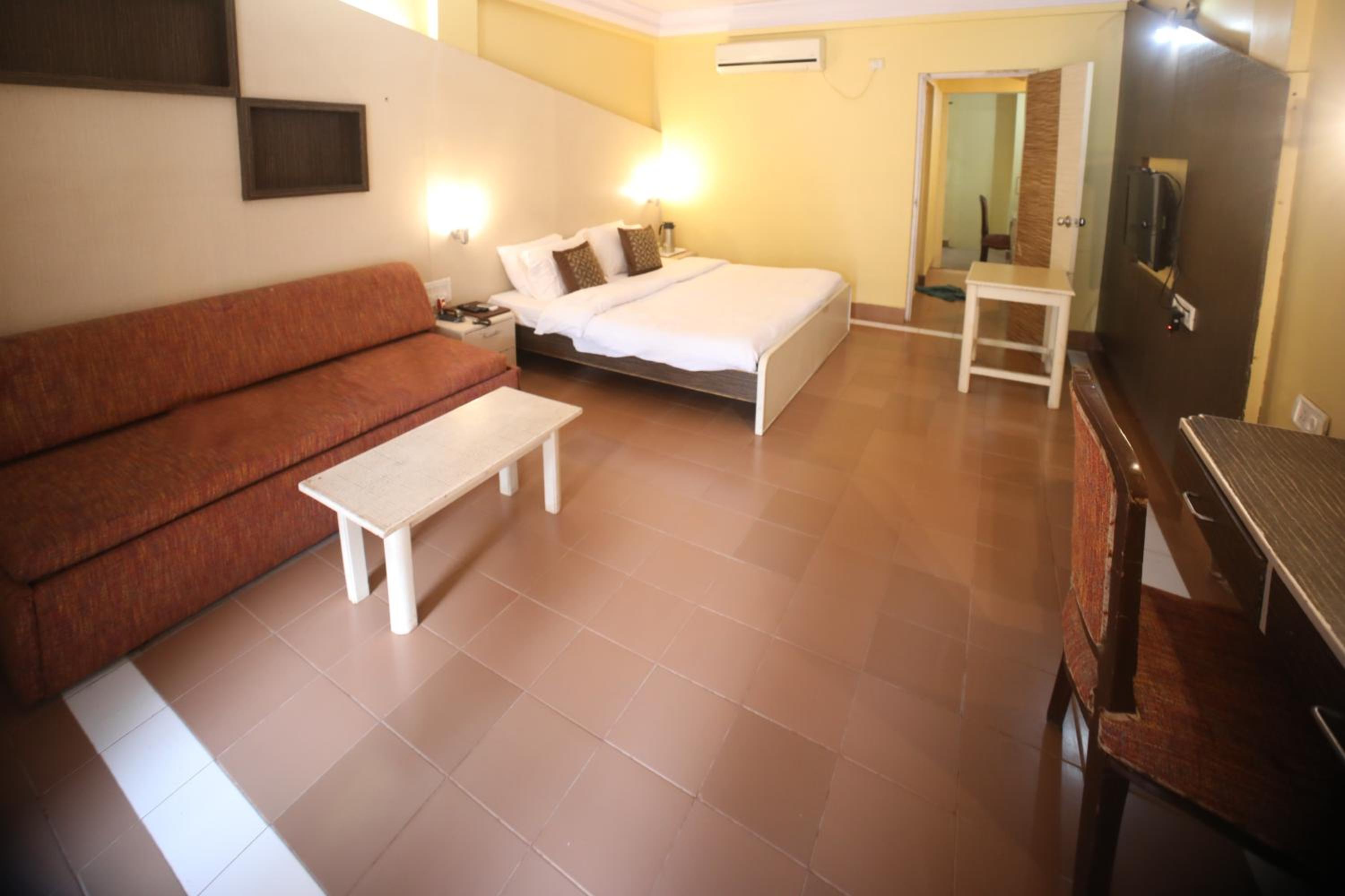 Executive Room with Two Queen Beds - Photo 1