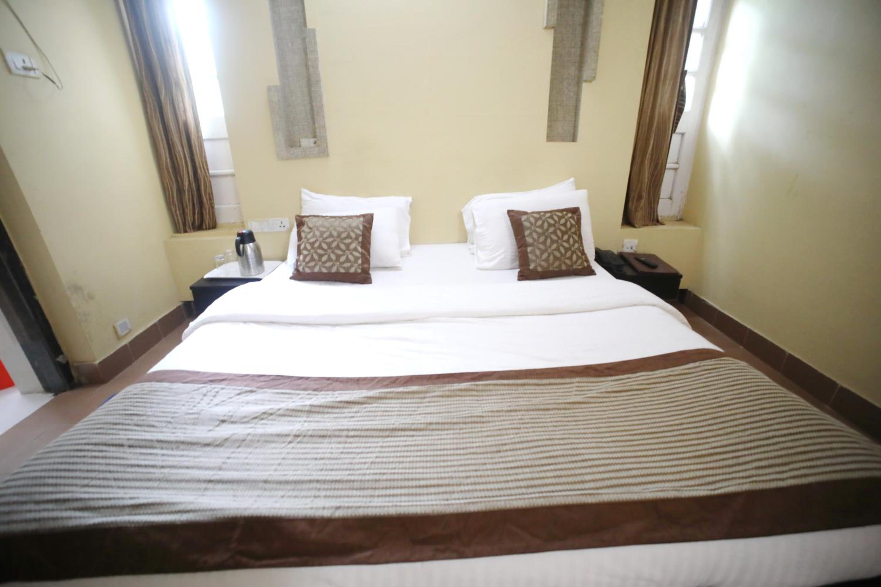 Executive Room with Two Queen Beds - Photo 17