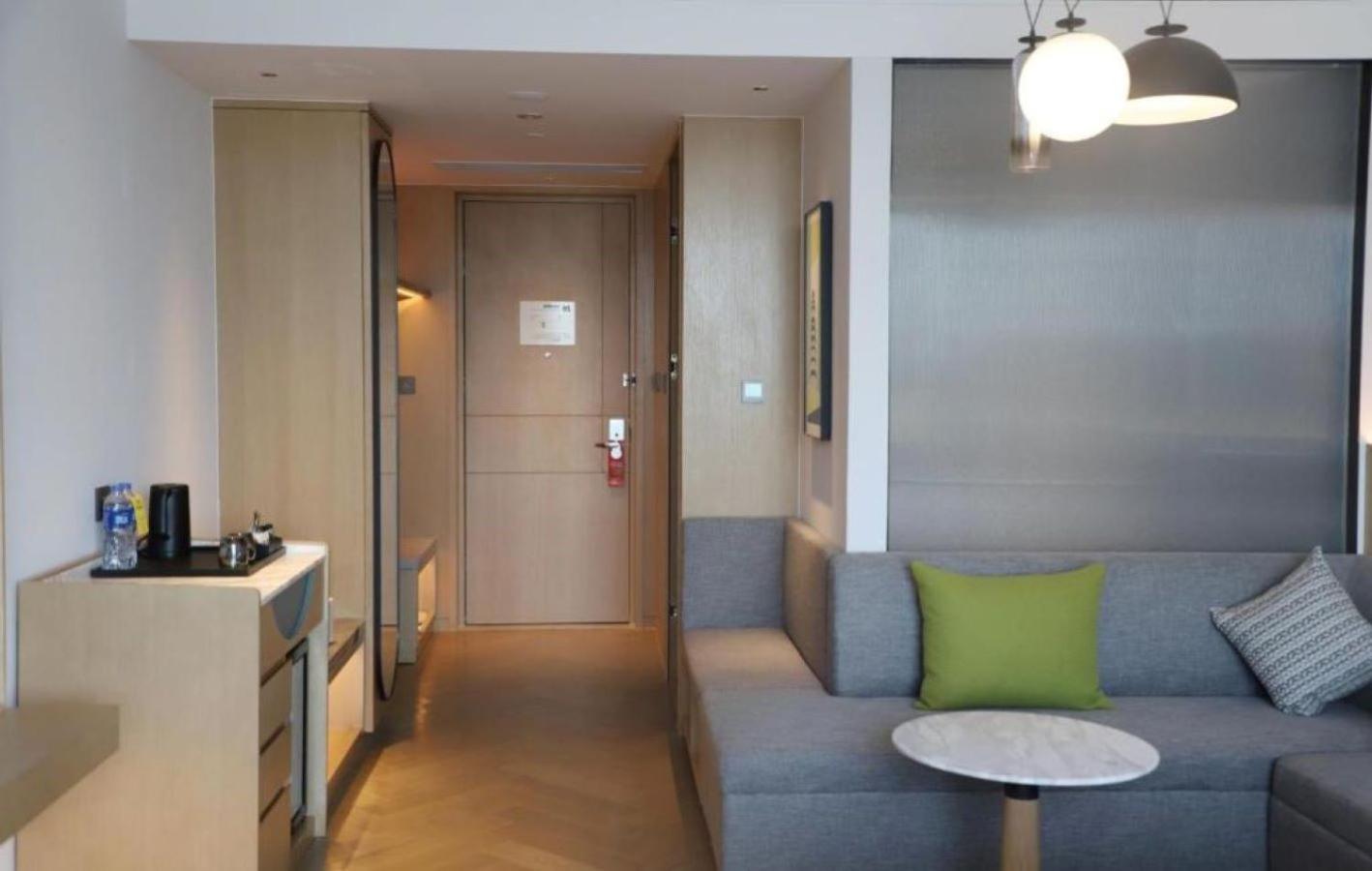 Standard King Room - Accessible - Photo 3