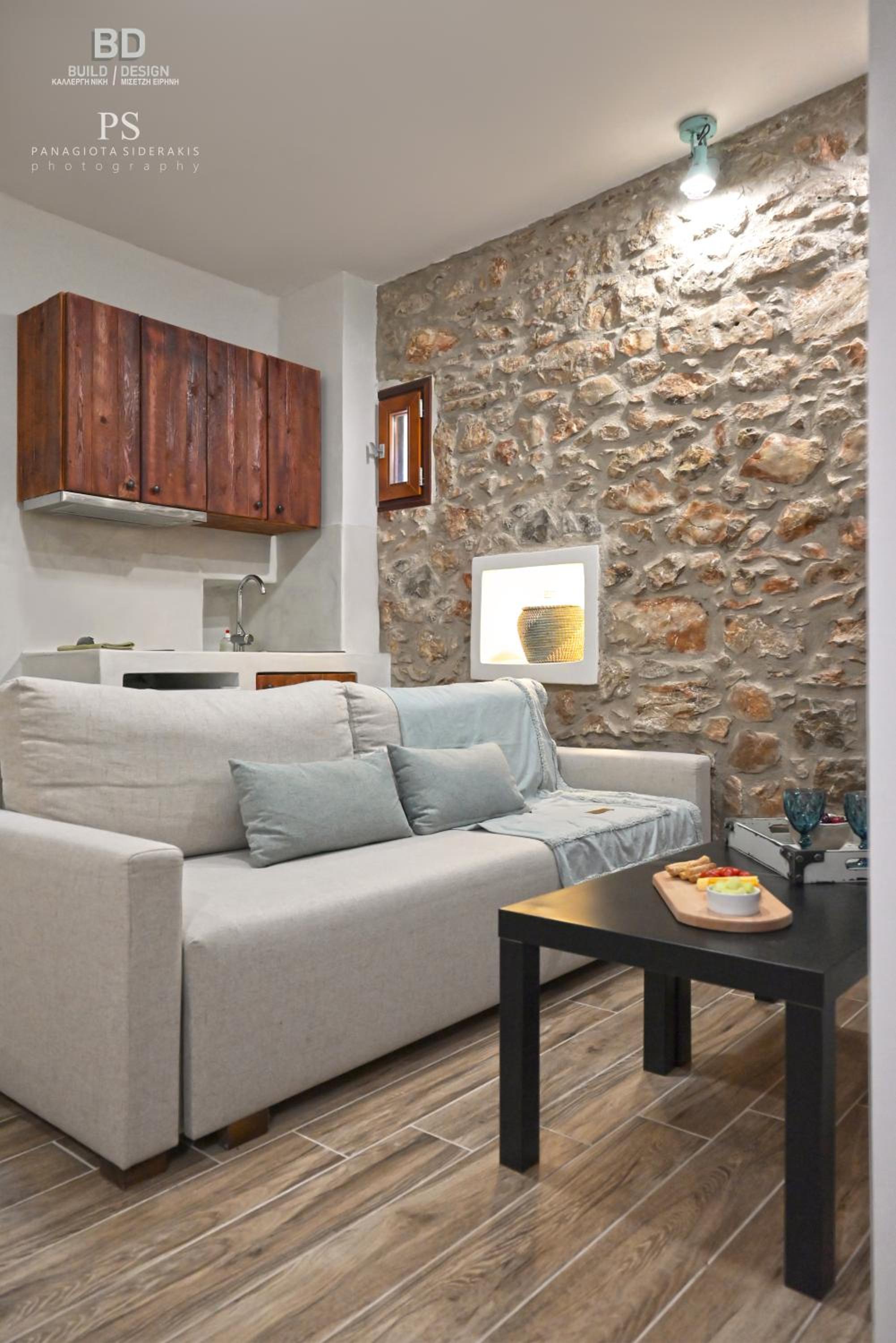 One-Bedroom Apartment with Sofa Bed photo 2