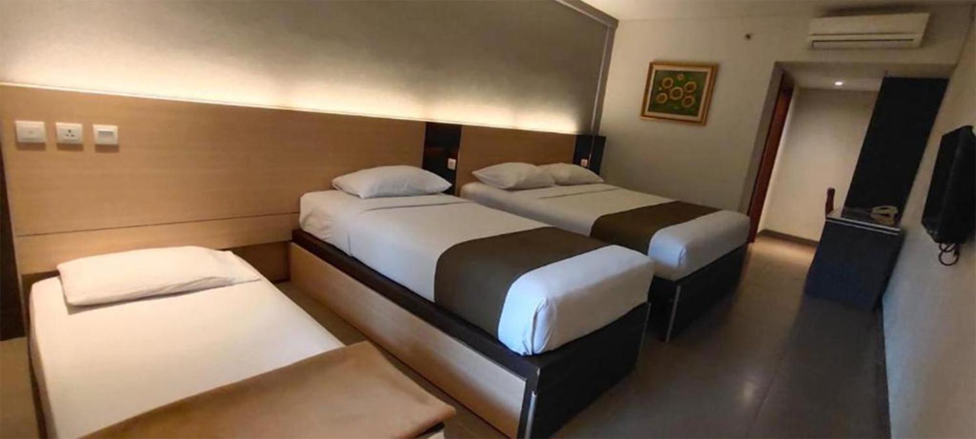 Executive Quadruple Room - Room Only - Photo 5
