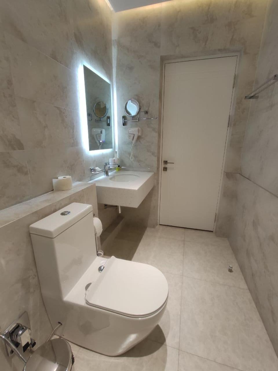King Suite - Photo 18