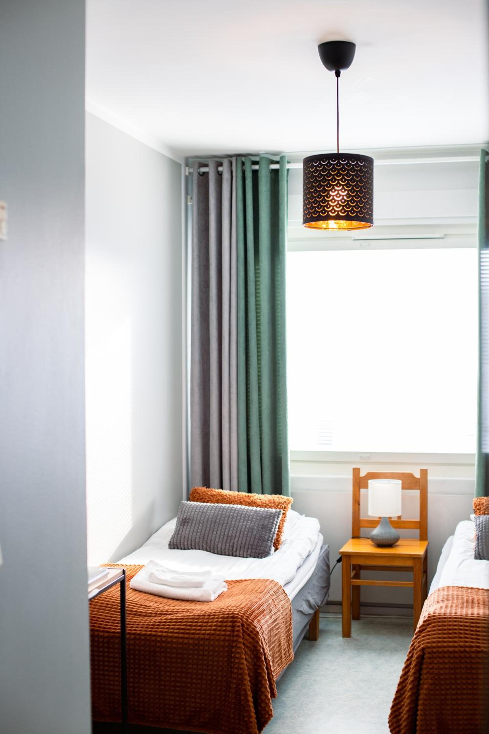 Economy Twin Room - Photo 9