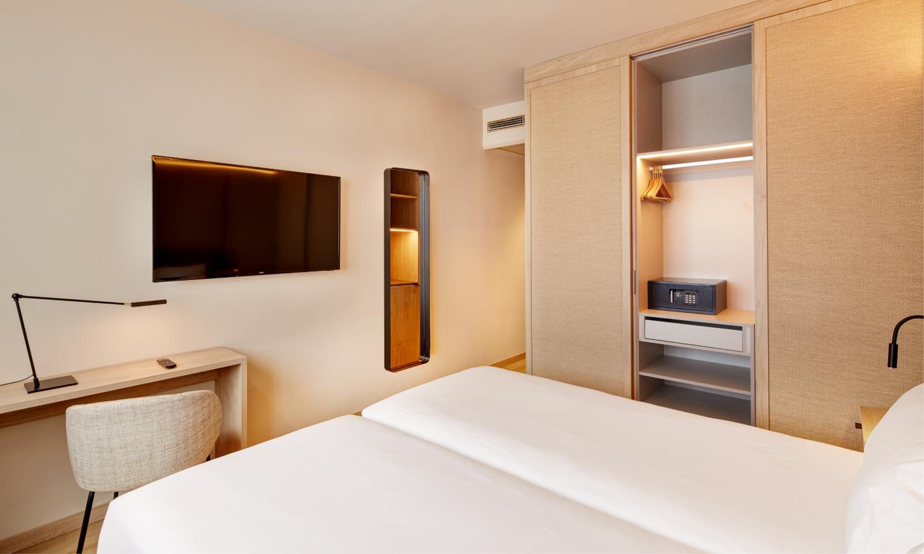 Standard Double Room - Photo 2
