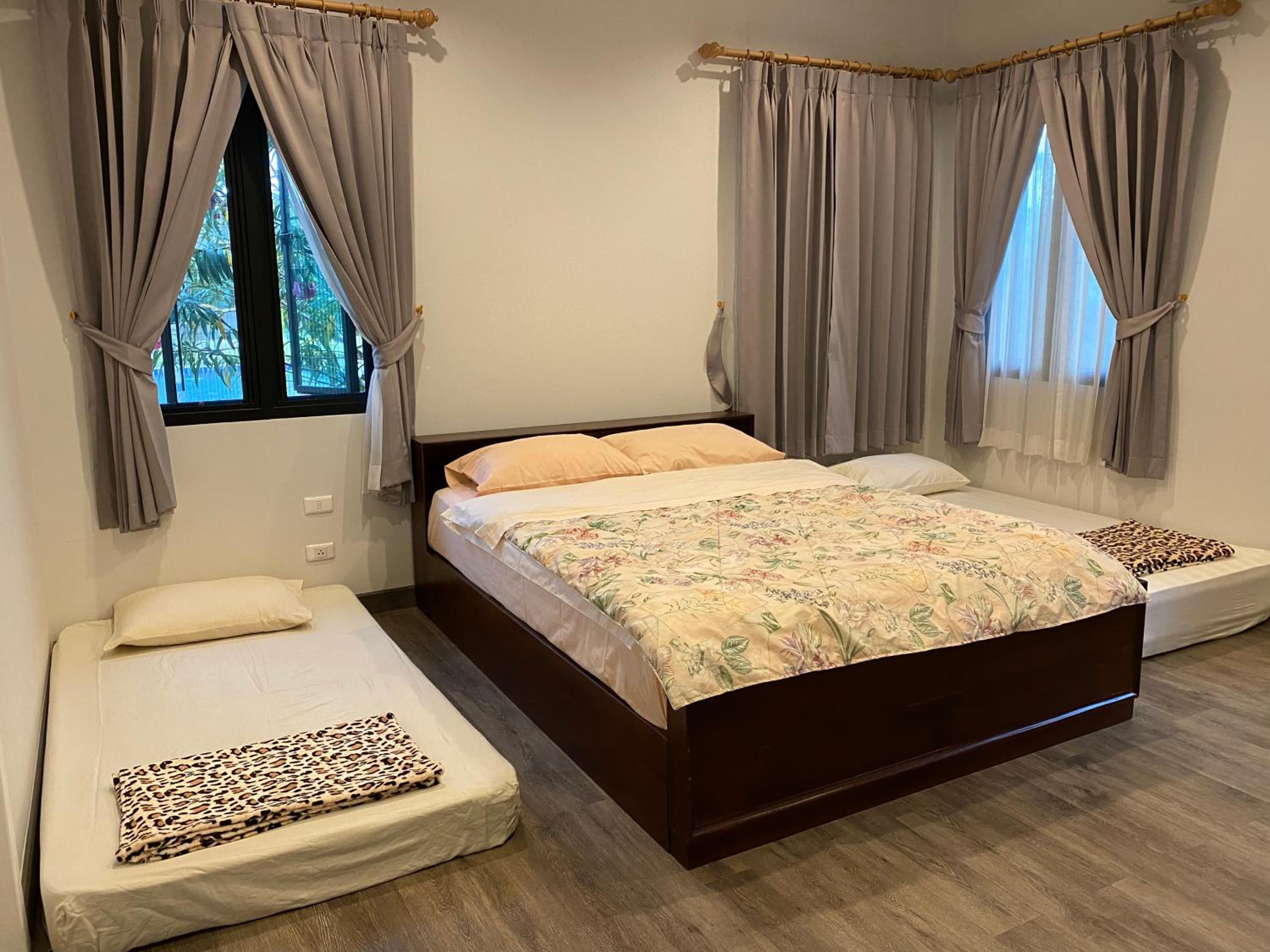 Two-Bedroom House - Photo 33