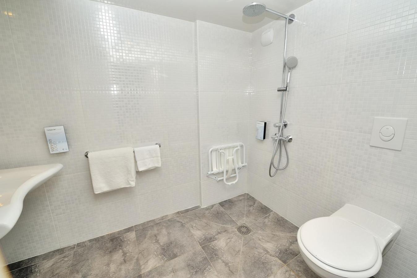 Standard Double Room - Photo 17