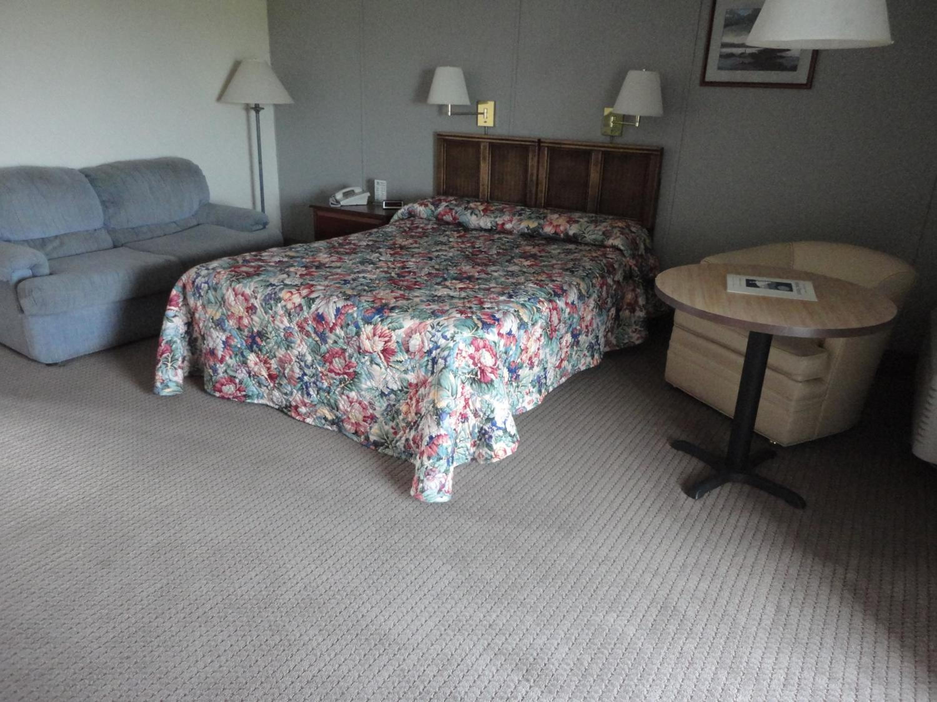 Queen Room with Balcony photo 1