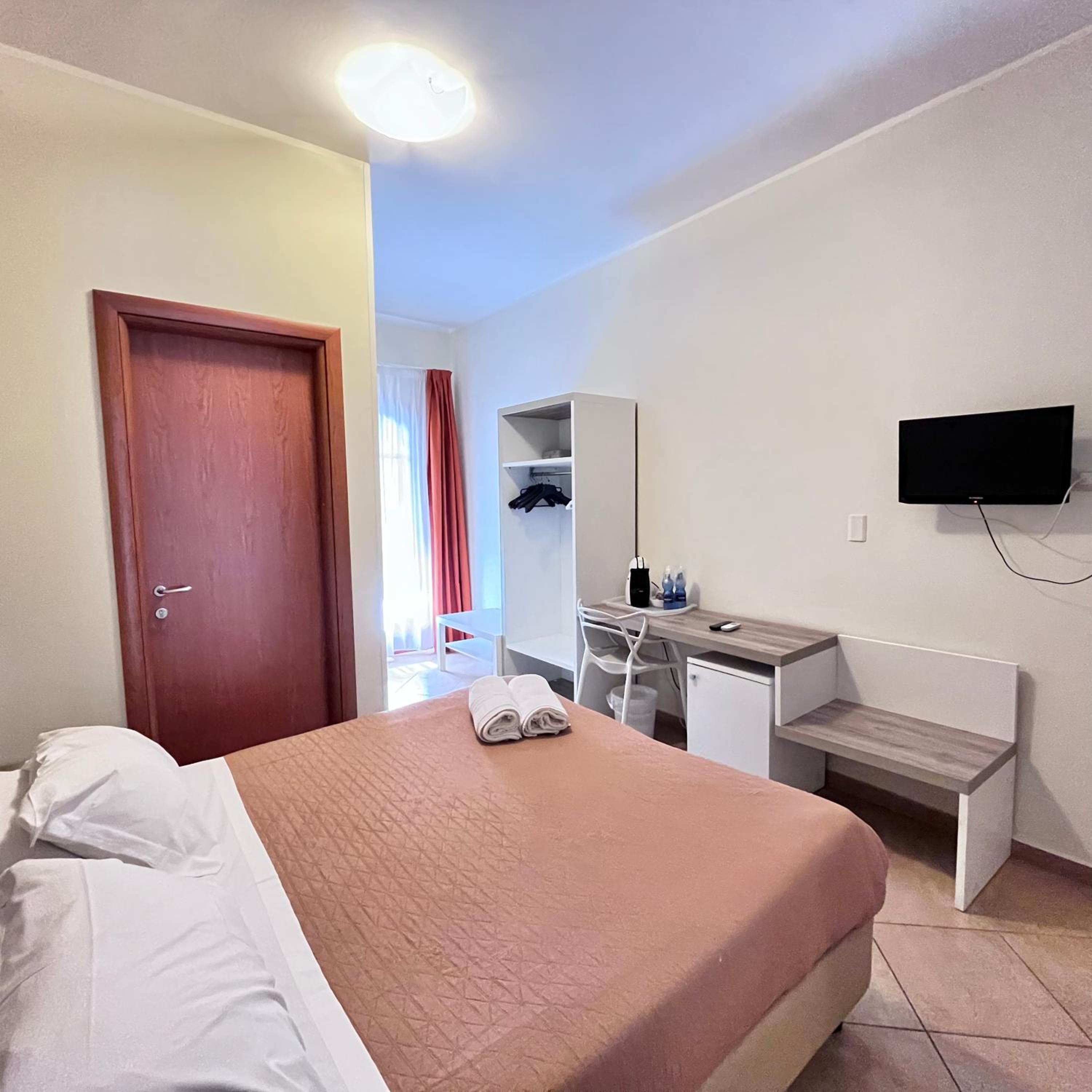 Standard Double Room photo 2