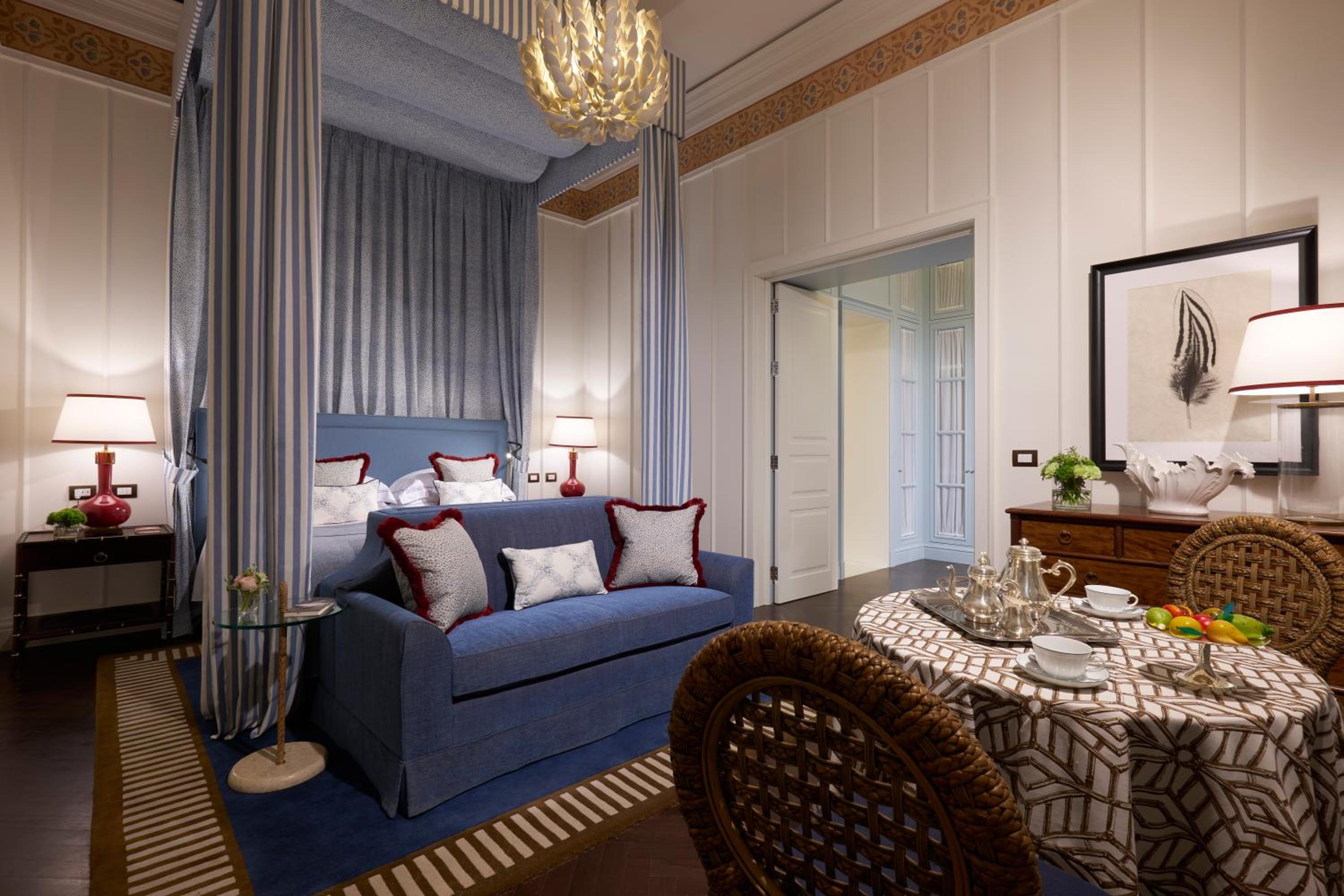 Suite with One King Bed (Non Smoking)